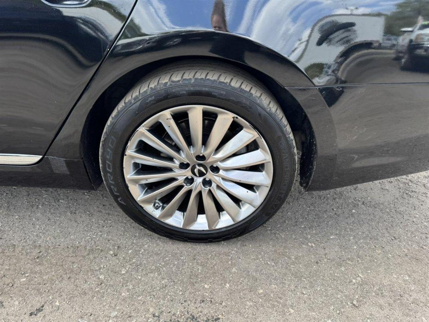 2014 Black /Taupe Hyundai Equus (KMHGH4JH5EU) with an 5.0l V8 DI Dohc Cvvt 5.0l engine, Automatic transmission, located at 745 East Steele Rd., West Columbia, SC, 29170, (803) 755-9148, 33.927212, -81.148483 - Photo#31