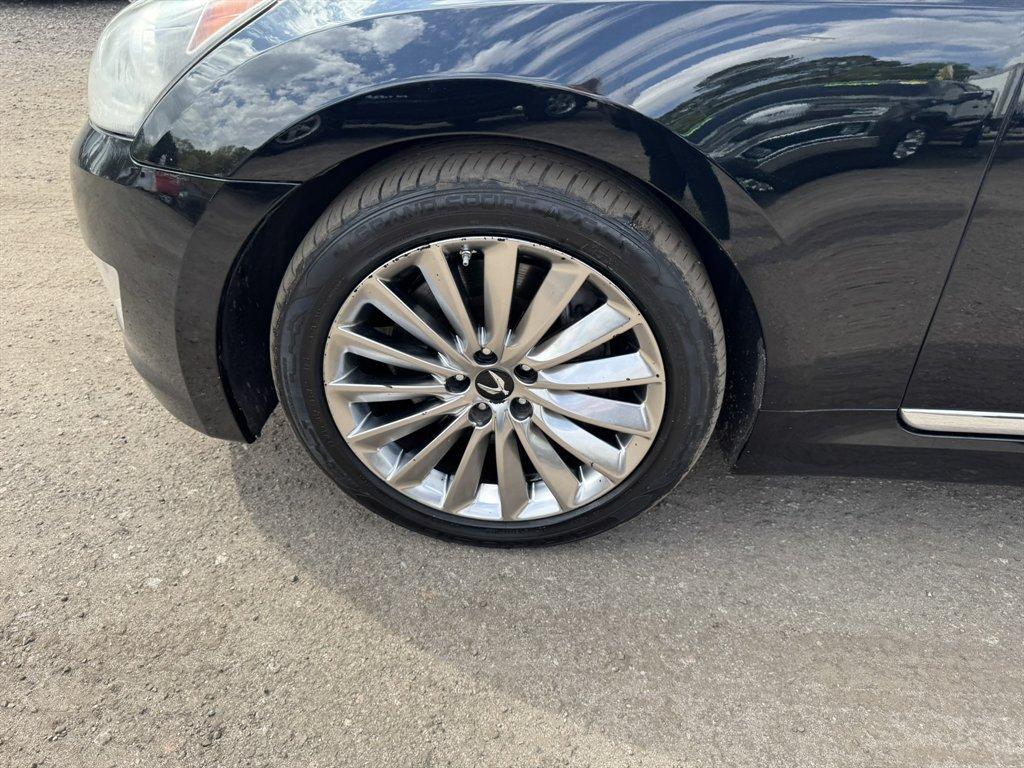 2014 Black /Taupe Hyundai Equus (KMHGH4JH5EU) with an 5.0l V8 DI Dohc Cvvt 5.0l engine, Automatic transmission, located at 745 East Steele Rd., West Columbia, SC, 29170, (803) 755-9148, 33.927212, -81.148483 - Photo#32