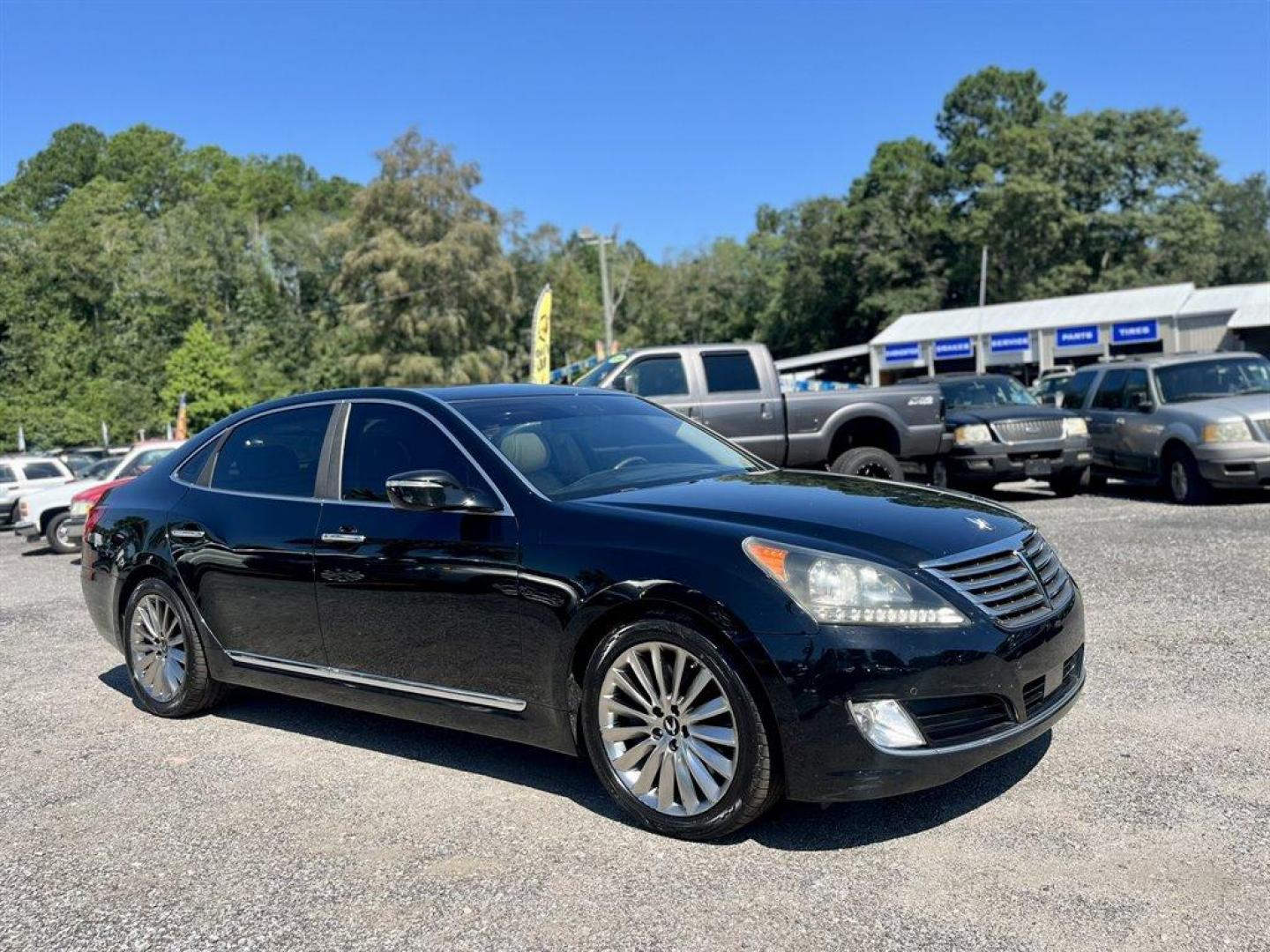 2014 Black /Taupe Hyundai Equus (KMHGH4JH5EU) with an 5.0l V8 DI Dohc Cvvt 5.0l engine, Automatic transmission, located at 745 East Steele Rd., West Columbia, SC, 29170, (803) 755-9148, 33.927212, -81.148483 - Special Internet Price! 2014 Hyundai Equus with AM/FM radio, Backup camera, Navigation, Sunroof, Keyless entry, Leather interior, Powered seats, Powered windows, Plus more! - Photo#3