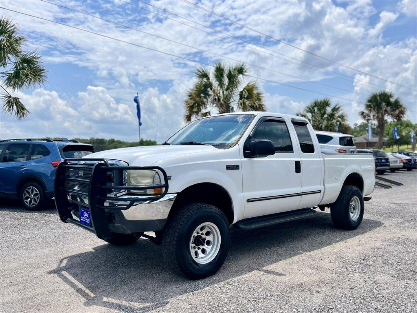 2000 White /Tan Ford F250sd (1FTNX21S7YE) with an 6.8l V10 EFI 6.8l engine, Automatic transmission, located at 745 East Steele Rd., West Columbia, SC, 29170, (803) 755-9148, 33.927212, -81.148483 - Special Internet Price! 2000 Ford F250sd Lariat with AM/FM radio, Cruise control, Air conditioning, Leather interior, Rear split fold up bench seat, Powered windows, Powered door locks, Plus more! - Photo#0