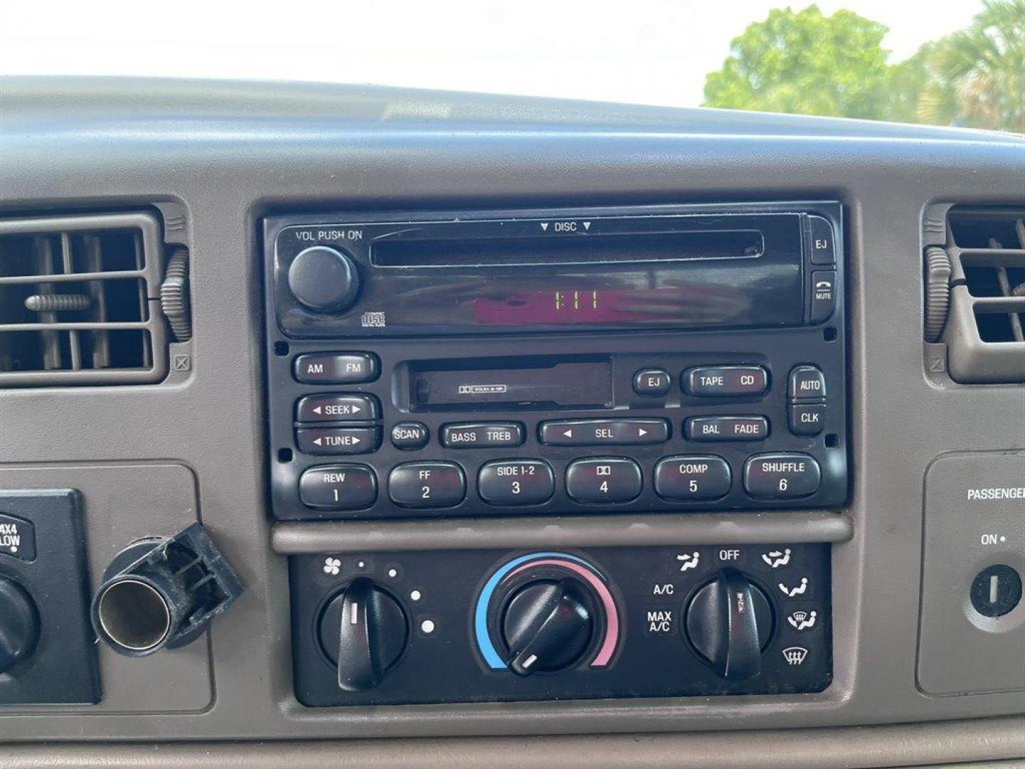 2000 White /Tan Ford F250sd (1FTNX21S7YE) with an 6.8l V10 EFI 6.8l engine, Automatic transmission, located at 745 East Steele Rd., West Columbia, SC, 29170, (803) 755-9148, 33.927212, -81.148483 - Special Internet Price! 2000 Ford F250sd Lariat with AM/FM radio, Cruise control, Air conditioning, Leather interior, Rear split fold up bench seat, Powered windows, Powered door locks, Plus more! - Photo#13