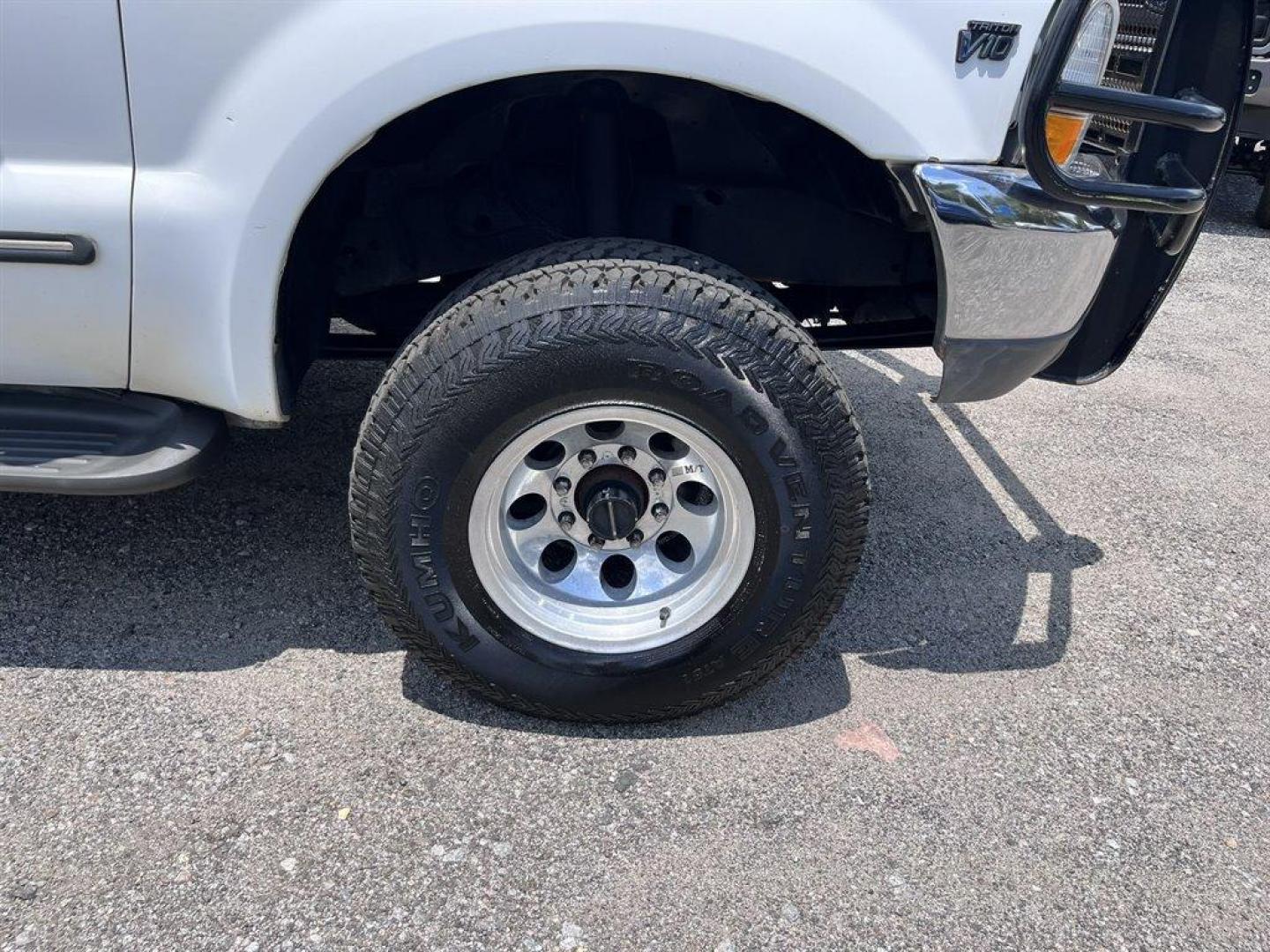 2000 White /Tan Ford F250sd (1FTNX21S7YE) with an 6.8l V10 EFI 6.8l engine, Automatic transmission, located at 745 East Steele Rd., West Columbia, SC, 29170, (803) 755-9148, 33.927212, -81.148483 - Special Internet Price! 2000 Ford F250sd Lariat with AM/FM radio, Cruise control, Air conditioning, Leather interior, Rear split fold up bench seat, Powered windows, Powered door locks, Plus more! - Photo#31