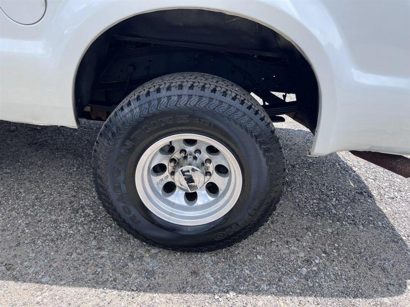 2000 White /Tan Ford F250sd (1FTNX21S7YE) with an 6.8l V10 EFI 6.8l engine, Automatic transmission, located at 745 East Steele Rd., West Columbia, SC, 29170, (803) 755-9148, 33.927212, -81.148483 - Special Internet Price! 2000 Ford F250sd Lariat with AM/FM radio, Cruise control, Air conditioning, Leather interior, Rear split fold up bench seat, Powered windows, Powered door locks, Plus more! - Photo#32