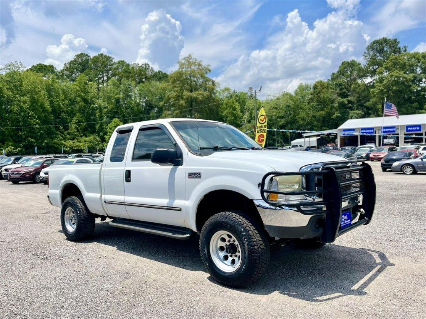 2000 White /Tan Ford F250sd (1FTNX21S7YE) with an 6.8l V10 EFI 6.8l engine, Automatic transmission, located at 745 East Steele Rd., West Columbia, SC, 29170, (803) 755-9148, 33.927212, -81.148483 - Special Internet Price! 2000 Ford F250sd Lariat with AM/FM radio, Cruise control, Air conditioning, Leather interior, Rear split fold up bench seat, Powered windows, Powered door locks, Plus more! - Photo#3