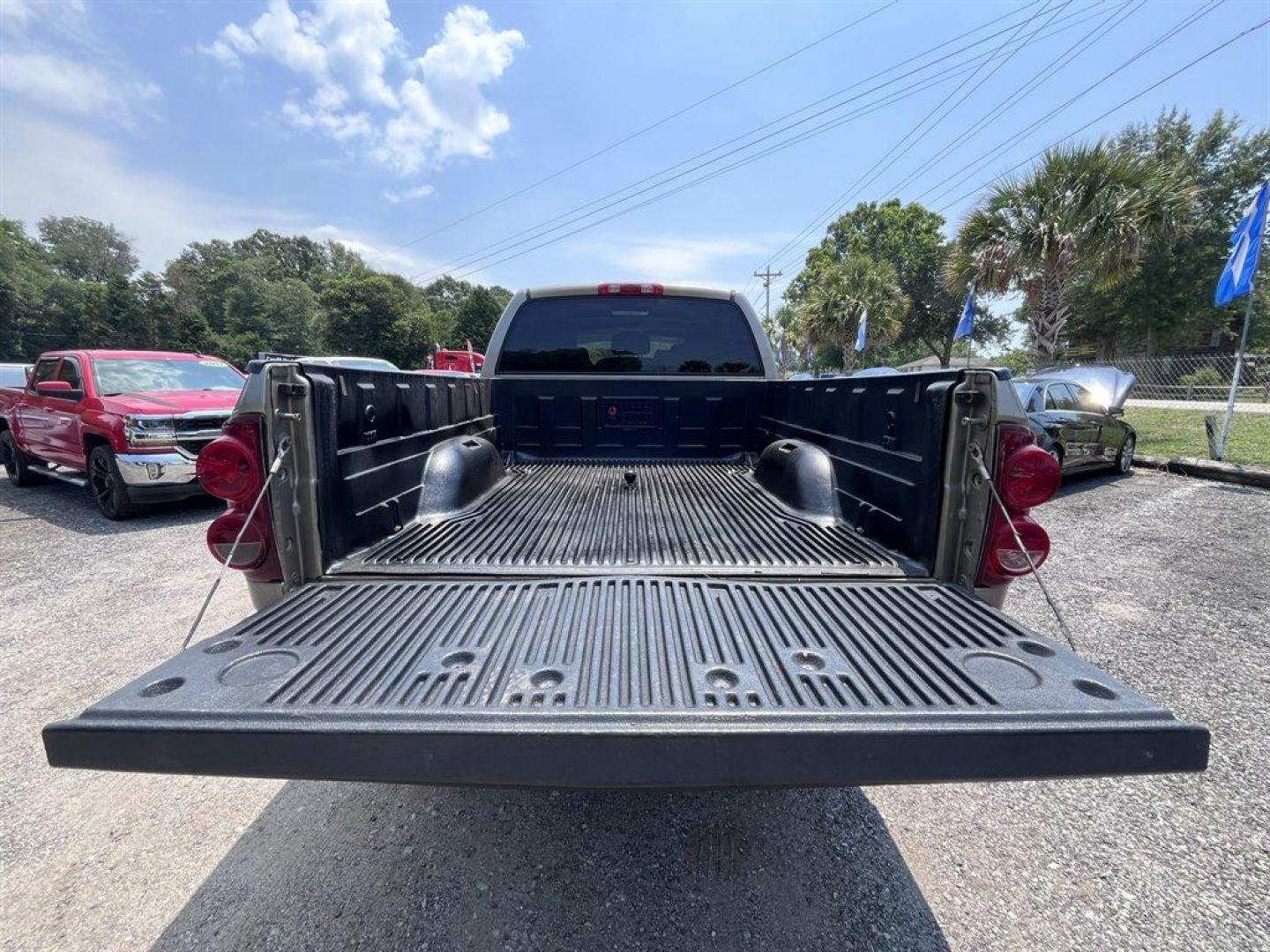 2007 Gold /Tan Dodge RAM 2500 (3D7KS29C87G) with an 5.9l I-6 FI DSL T/C HO 5. engine, Automatic transmission, located at 745 East Steele Rd., West Columbia, SC, 29170, (803) 755-9148, 33.927212, -81.148483 - Special Internet Price! 2007 Dodge RAM 2500 SLT with AM/FM radio, Cruise control, Manual air conditioning, Cloth interior, Powered driver seat, Rear split bench seat, Rear entertainment, Powered windows, Powered door locks, Plus more! - Photo#4