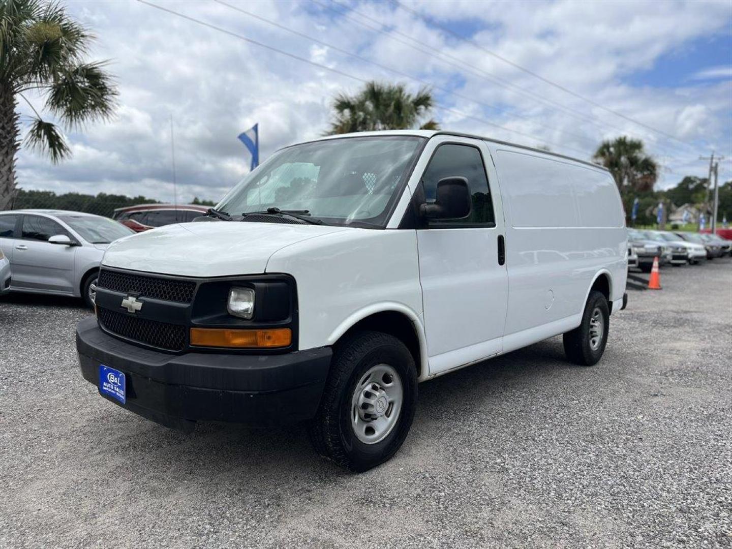 2008 White /Grey Chevrolet G3500 Vans (1GCHG35KX81) with an 6.0l V8 SFI 6.0l engine, Automatic transmission, located at 745 East Steele Rd., West Columbia, SC, 29170, (803) 755-9148, 33.927212, -81.148483 - Photo#0