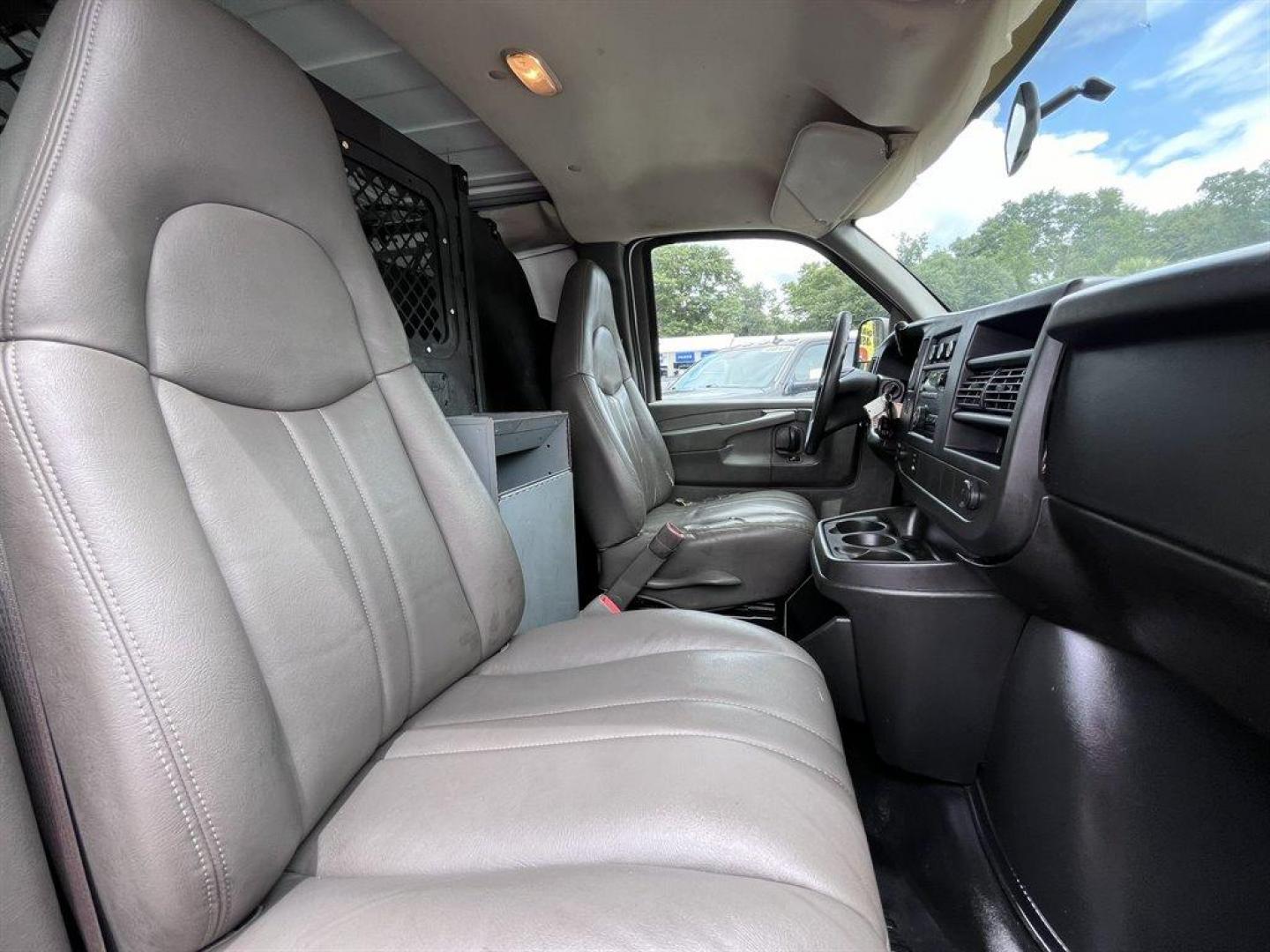 2008 White /Grey Chevrolet G3500 Vans (1GCHG35KX81) with an 6.0l V8 SFI 6.0l engine, Automatic transmission, located at 745 East Steele Rd., West Columbia, SC, 29170, (803) 755-9148, 33.927212, -81.148483 - Photo#15