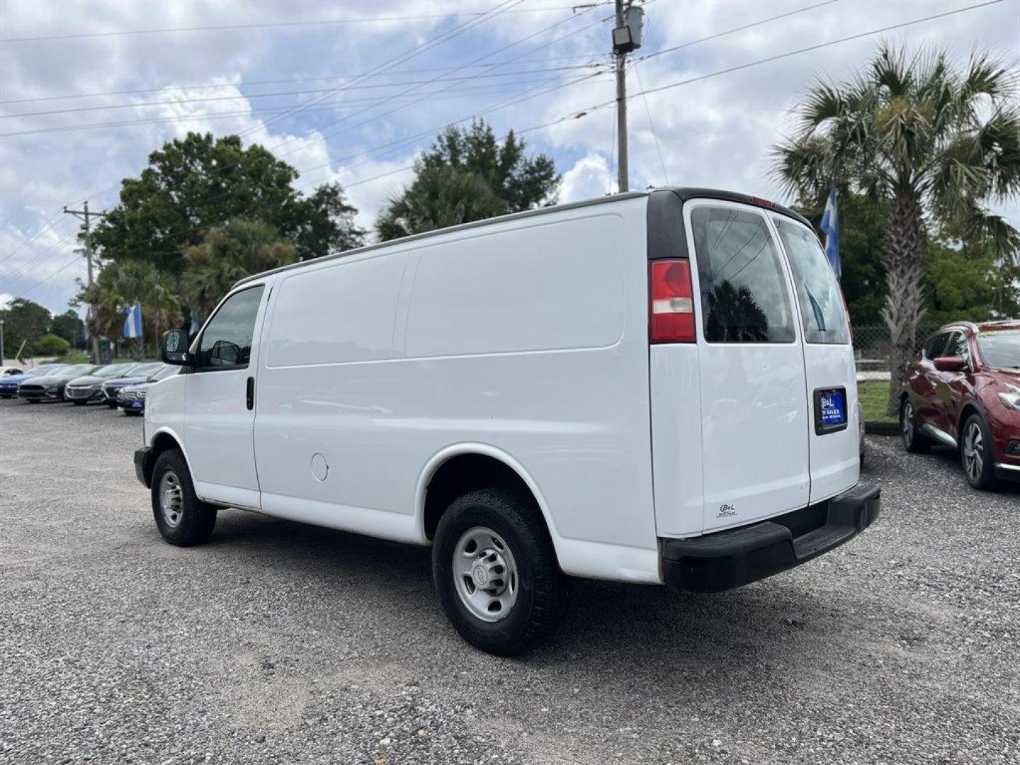 2008 White /Grey Chevrolet G3500 Vans (1GCHG35KX81) with an 6.0l V8 SFI 6.0l engine, Automatic transmission, located at 745 East Steele Rd., West Columbia, SC, 29170, (803) 755-9148, 33.927212, -81.148483 - Photo#1