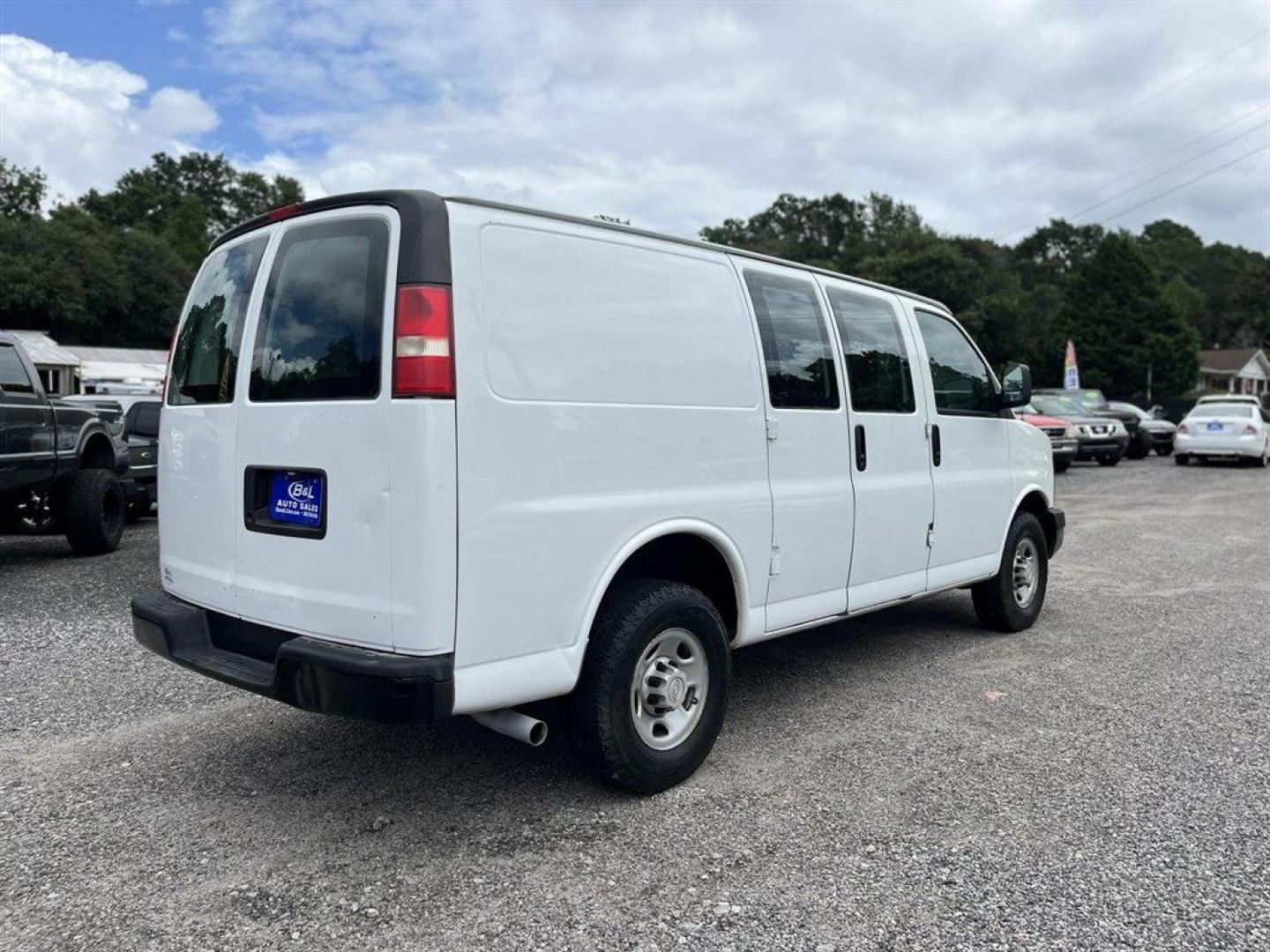 2008 White /Grey Chevrolet G3500 Vans (1GCHG35KX81) with an 6.0l V8 SFI 6.0l engine, Automatic transmission, located at 745 East Steele Rd., West Columbia, SC, 29170, (803) 755-9148, 33.927212, -81.148483 - Photo#2