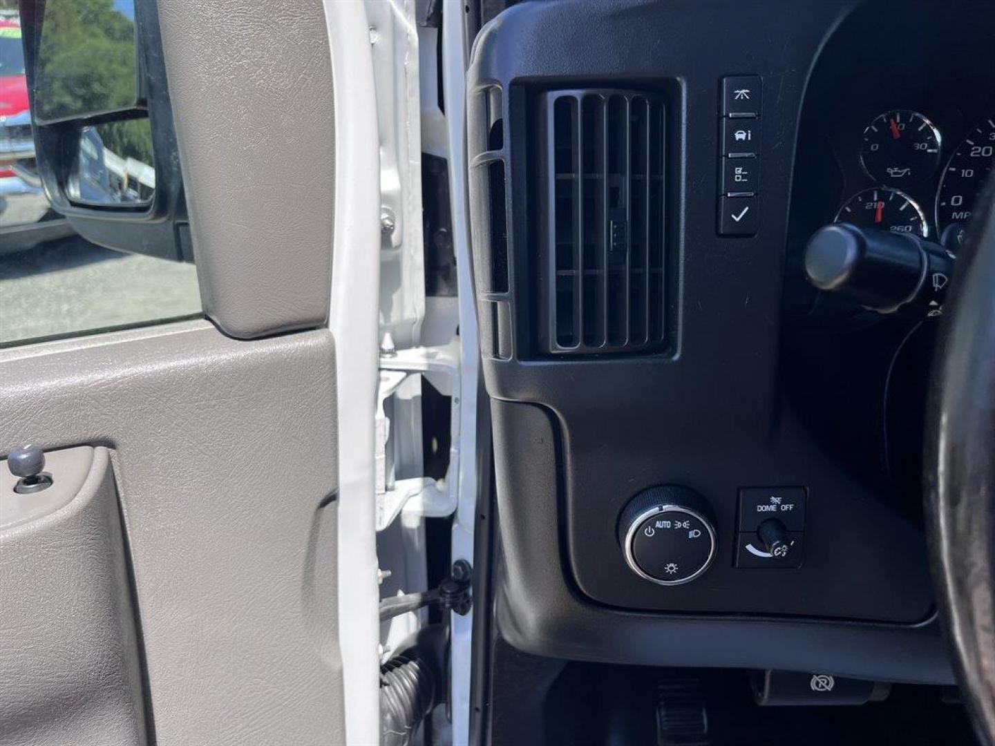 2018 White /Grey Chevrolet Express Cargo (1GCWGAFGXJ1) with an 6.0l V8 SFI OHV Flex 6.0l engine, Automatic transmission, located at 745 East Steele Rd., West Columbia, SC, 29170, (803) 755-9148, 33.927212, -81.148483 - Special Internet Price! 2018 Chevrolet Express Cargo G2500 with AM/FM radio, Backup camera, Leather interior, Roof rack, Plenty of storage, Powered windows, Powered door locks, Plus more! - Photo#17