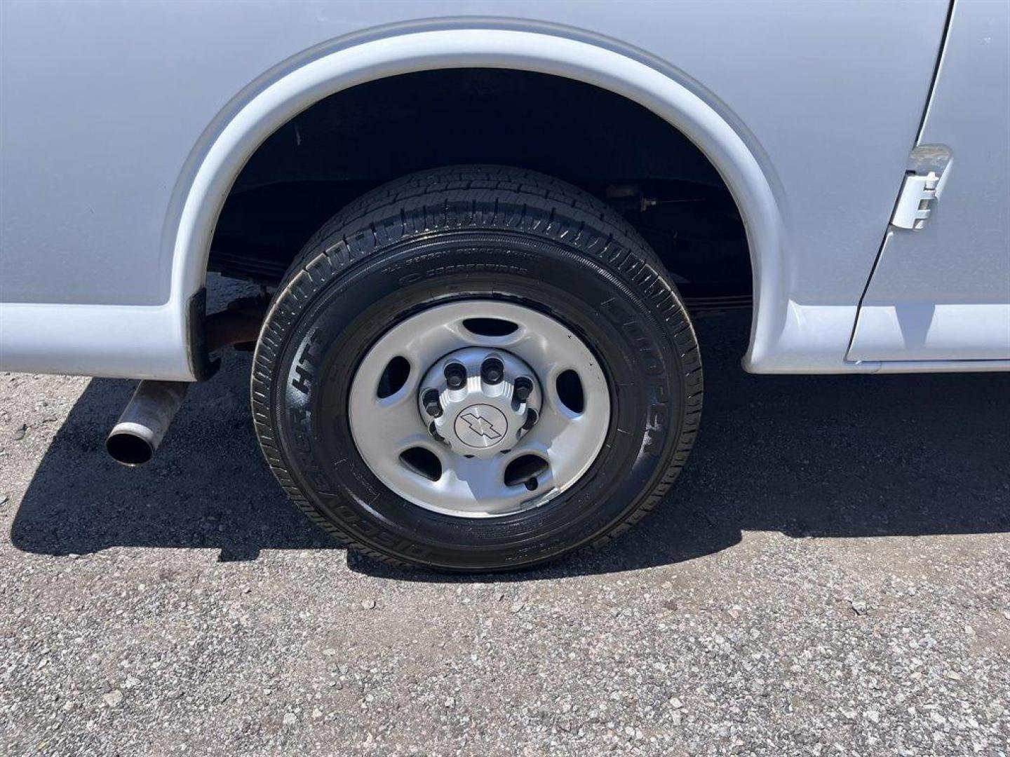 2018 White /Grey Chevrolet Express Cargo (1GCWGAFGXJ1) with an 6.0l V8 SFI OHV Flex 6.0l engine, Automatic transmission, located at 745 East Steele Rd., West Columbia, SC, 29170, (803) 755-9148, 33.927212, -81.148483 - Special Internet Price! 2018 Chevrolet Express Cargo G2500 with AM/FM radio, Backup camera, Leather interior, Roof rack, Plenty of storage, Powered windows, Powered door locks, Plus more! - Photo#31