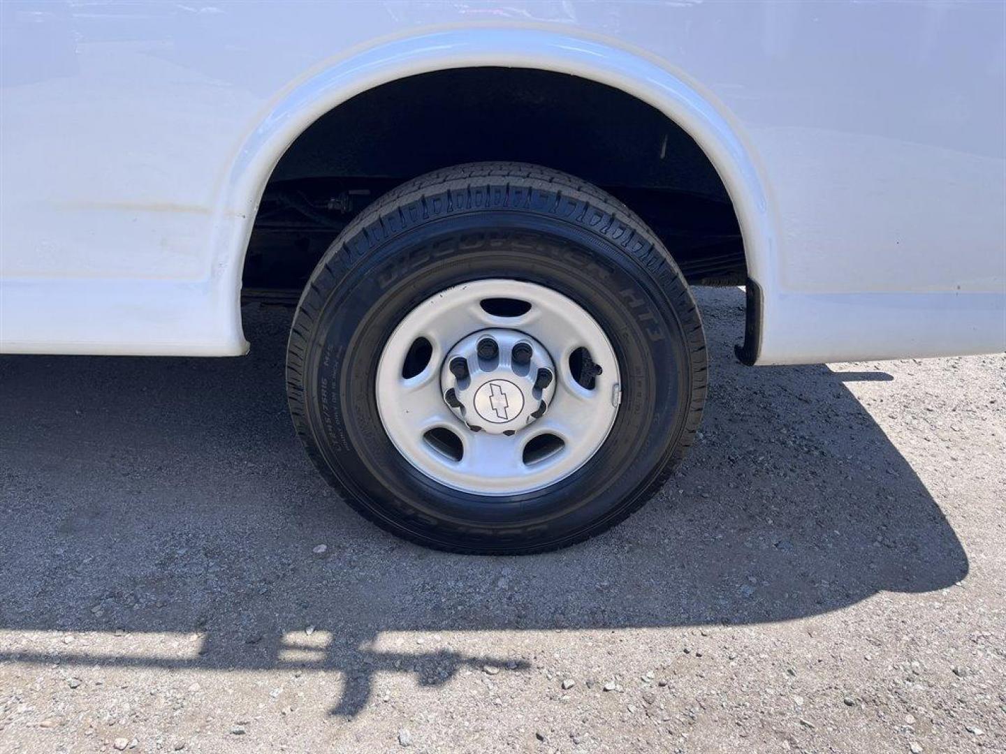 2018 White /Grey Chevrolet Express Cargo (1GCWGAFGXJ1) with an 6.0l V8 SFI OHV Flex 6.0l engine, Automatic transmission, located at 745 East Steele Rd., West Columbia, SC, 29170, (803) 755-9148, 33.927212, -81.148483 - Special Internet Price! 2018 Chevrolet Express Cargo G2500 with AM/FM radio, Backup camera, Leather interior, Roof rack, Plenty of storage, Powered windows, Powered door locks, Plus more! - Photo#32