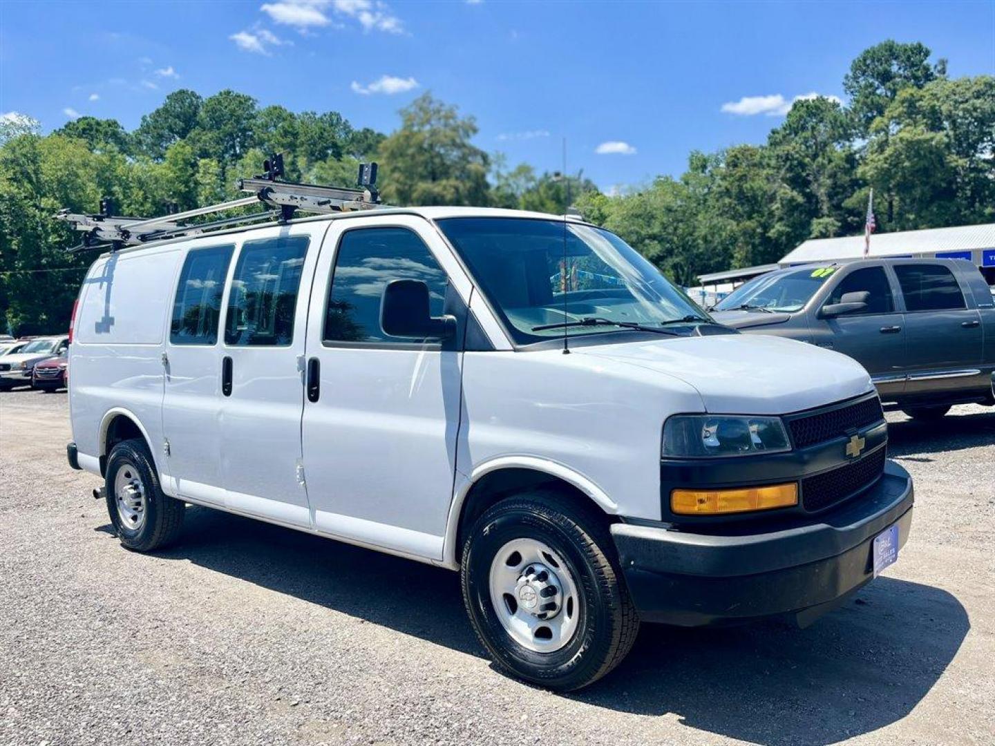 2018 White /Grey Chevrolet Express Cargo (1GCWGAFGXJ1) with an 6.0l V8 SFI OHV Flex 6.0l engine, Automatic transmission, located at 745 East Steele Rd., West Columbia, SC, 29170, (803) 755-9148, 33.927212, -81.148483 - Special Internet Price! 2018 Chevrolet Express Cargo G2500 with AM/FM radio, Backup camera, Leather interior, Roof rack, Plenty of storage, Powered windows, Powered door locks, Plus more! - Photo#3