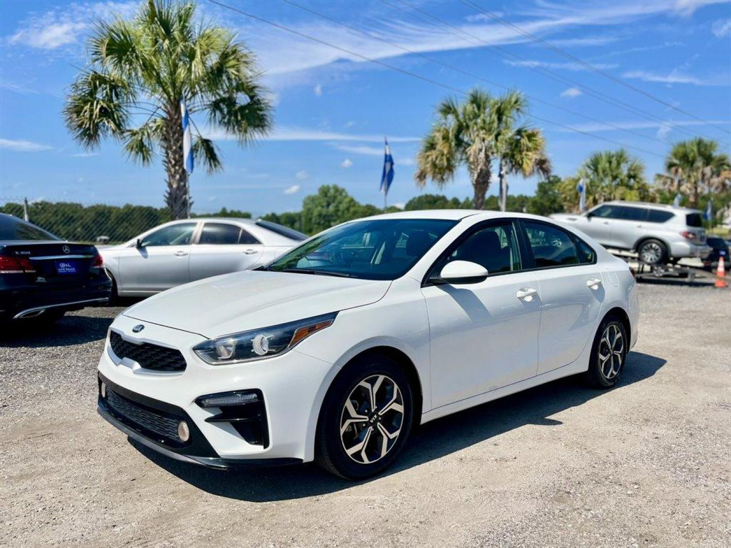 2020 White /Black Kia Forte (3KPF24AD2LE) with an 2.0l I-4 MPI Dohc 2.0l engine, Automatic transmission, located at 745 East Steele Rd., West Columbia, SC, 29170, (803) 755-9148, 33.927212, -81.148483 - Special Internet Price! 2020 Kia Forte with Bluetooth, Backup camera, Cruise control, Keyless entry, Cloth interior, Air conditioning, Powered windows, Powered door locks, Plus more! - Photo#0