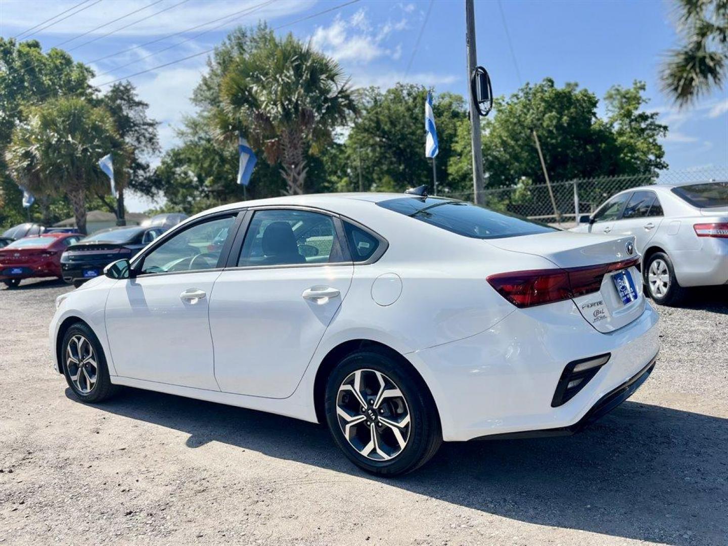 2020 White /Black Kia Forte (3KPF24AD2LE) with an 2.0l I-4 MPI Dohc 2.0l engine, Automatic transmission, located at 745 East Steele Rd., West Columbia, SC, 29170, (803) 755-9148, 33.927212, -81.148483 - Special Internet Price! 2020 Kia Forte with Bluetooth, Backup camera, Cruise control, Keyless entry, Cloth interior, Air conditioning, Powered windows, Powered door locks, Plus more! - Photo#1