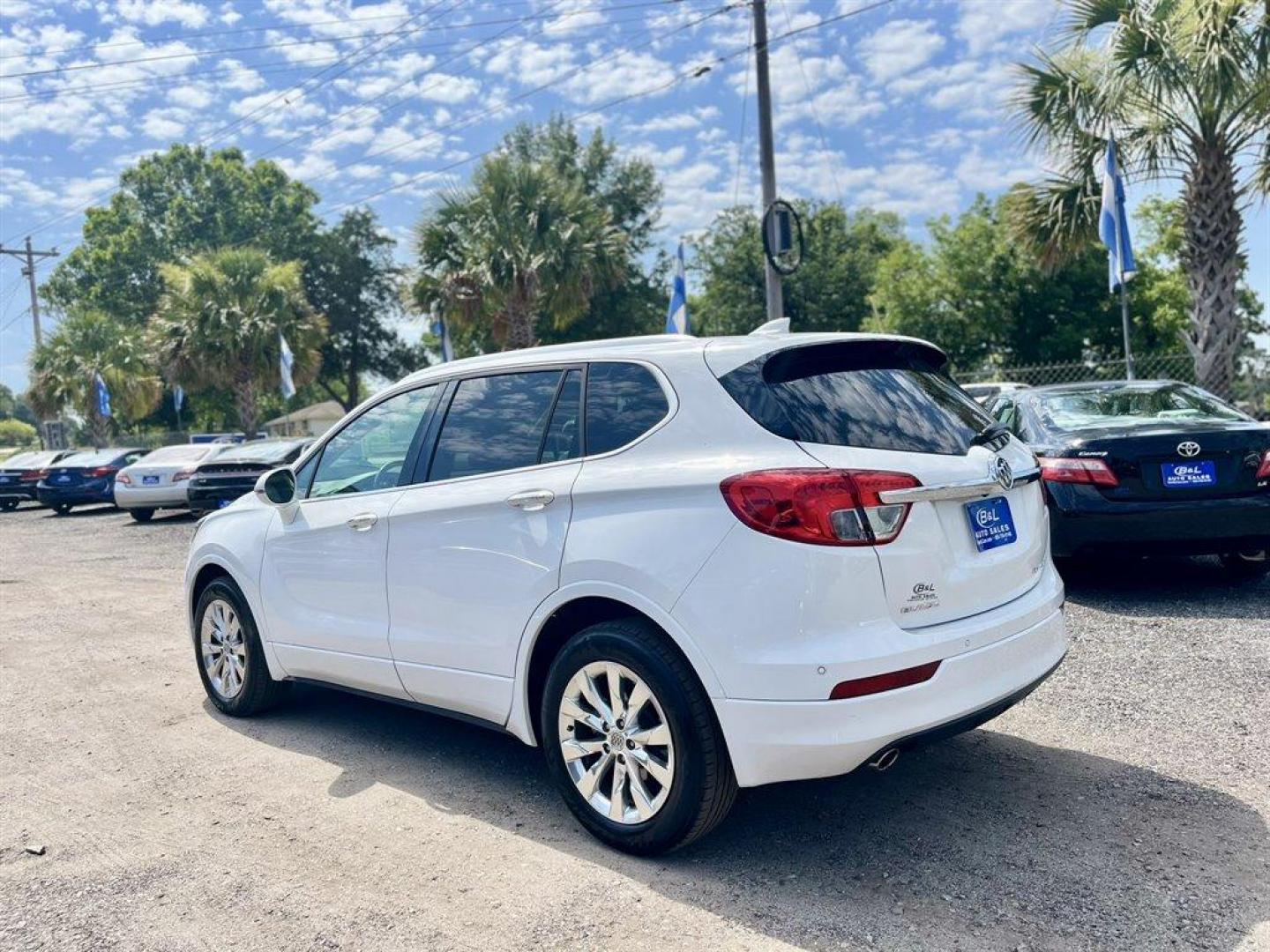 2017 White /Tan Buick Envision (LRBFXBSA4HD) with an 2.5l I-4 DI Dohc VVT Flex engine, Automatic transmission, located at 745 East Steele Rd., West Columbia, SC, 29170, (803) 755-9148, 33.927212, -81.148483 - Special Internet Price! 2017 Buick Envision Essence with Bluetooth, Backup camera, Navigation, Cruise control, Automatic air conditioning, Leather interior, Panoramic sunroof, Powered front seats, Keyless entry, Push to start, Powered liftgate, Powered windows, Powered door locks, Plus more! - Photo#1