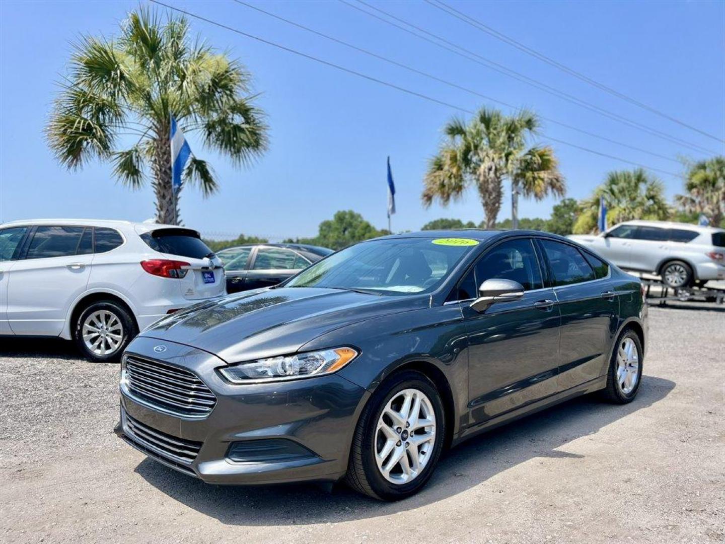 2016 Grey /Black Ford Fusion (1FA6P0HD0G5) with an 1.5l I-4 DI Dohc Ecoboost engine, Automatic transmission, located at 745 East Steele Rd., West Columbia, SC, 29170, (803) 755-9148, 33.927212, -81.148483 - Special Internet Price! 2016 Ford Fusion SE with Bluetooth, AM/FM radio, Backup camera, Keyless entry, Automatic air conditioning, Cloth interior, Powered windows, Powered door locks, Plus more! - Photo#0