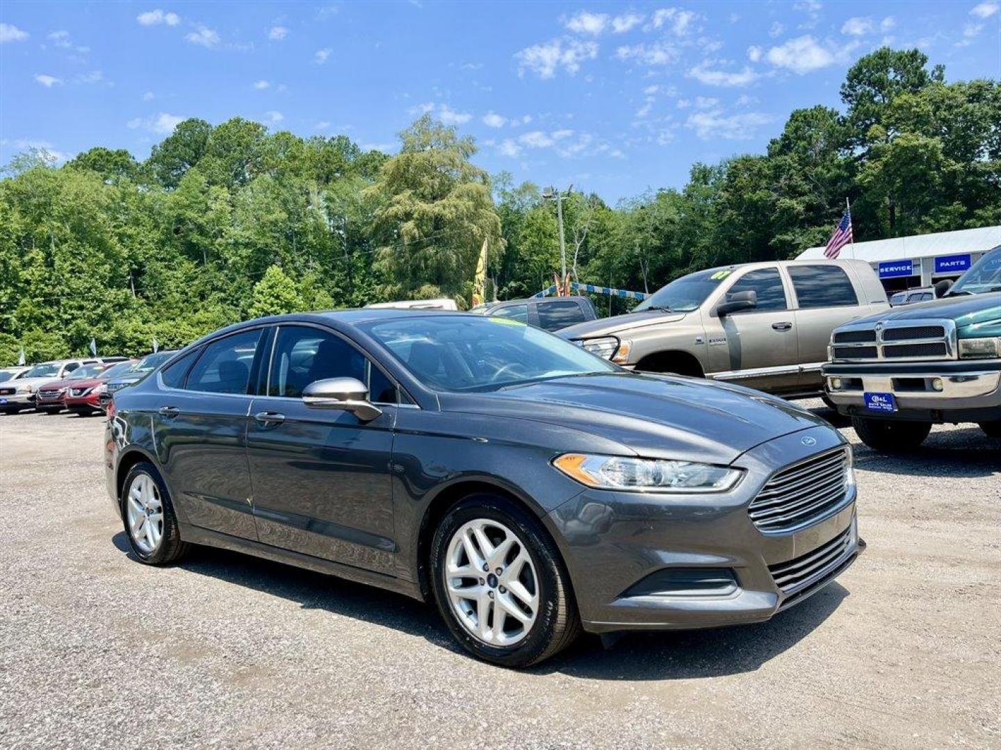 2016 Grey /Black Ford Fusion (1FA6P0HD0G5) with an 1.5l I-4 DI Dohc Ecoboost engine, Automatic transmission, located at 745 East Steele Rd., West Columbia, SC, 29170, (803) 755-9148, 33.927212, -81.148483 - Special Internet Price! 2016 Ford Fusion SE with Bluetooth, AM/FM radio, Backup camera, Keyless entry, Automatic air conditioning, Cloth interior, Powered windows, Powered door locks, Plus more! - Photo#3