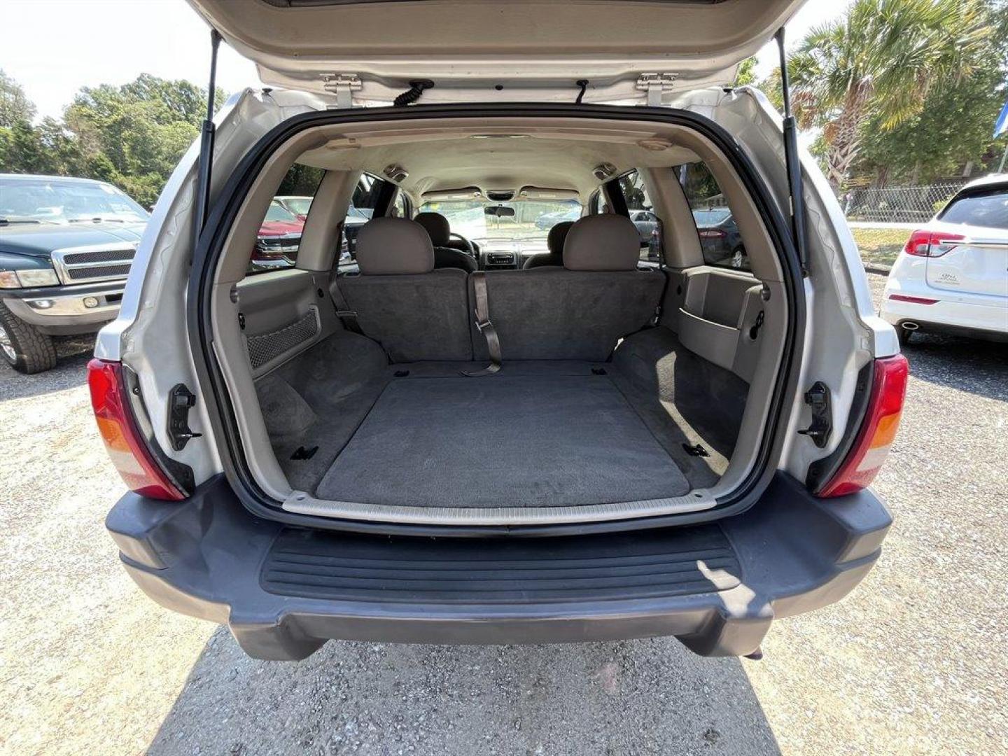 2004 Silver /Grey Jeep Grand Cherokee (1J4GX48S94C) with an 4.0l I-6 MPI 4.0l engine, Automatic transmission, located at 745 East Steele Rd., West Columbia, SC, 29170, (803) 755-9148, 33.927212, -81.148483 - Special Internet Price! 2004 Jeep Grand Cherokee Laredo with AM/FM radio, Cruise control, Manual air conditioning, Powered driver seat, Cloth interior, Rear split bench seat, Powered windows, Powered door locks, Plus more! - Photo#21