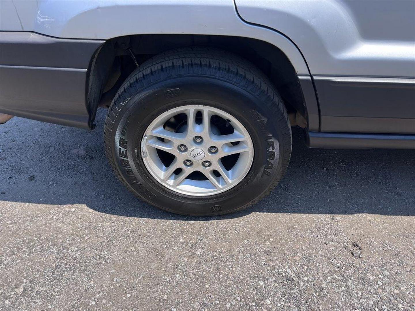 2004 Silver /Grey Jeep Grand Cherokee (1J4GX48S94C) with an 4.0l I-6 MPI 4.0l engine, Automatic transmission, located at 745 East Steele Rd., West Columbia, SC, 29170, (803) 755-9148, 33.927212, -81.148483 - Special Internet Price! 2004 Jeep Grand Cherokee Laredo with AM/FM radio, Cruise control, Manual air conditioning, Powered driver seat, Cloth interior, Rear split bench seat, Powered windows, Powered door locks, Plus more! - Photo#25