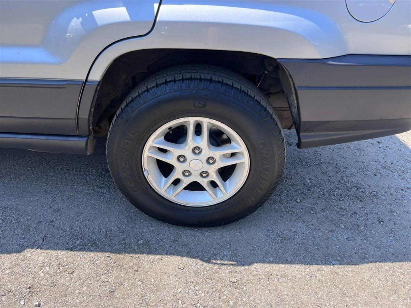 2004 Silver /Grey Jeep Grand Cherokee (1J4GX48S94C) with an 4.0l I-6 MPI 4.0l engine, Automatic transmission, located at 745 East Steele Rd., West Columbia, SC, 29170, (803) 755-9148, 33.927212, -81.148483 - Special Internet Price! 2004 Jeep Grand Cherokee Laredo with AM/FM radio, Cruise control, Manual air conditioning, Powered driver seat, Cloth interior, Rear split bench seat, Powered windows, Powered door locks, Plus more! - Photo#26