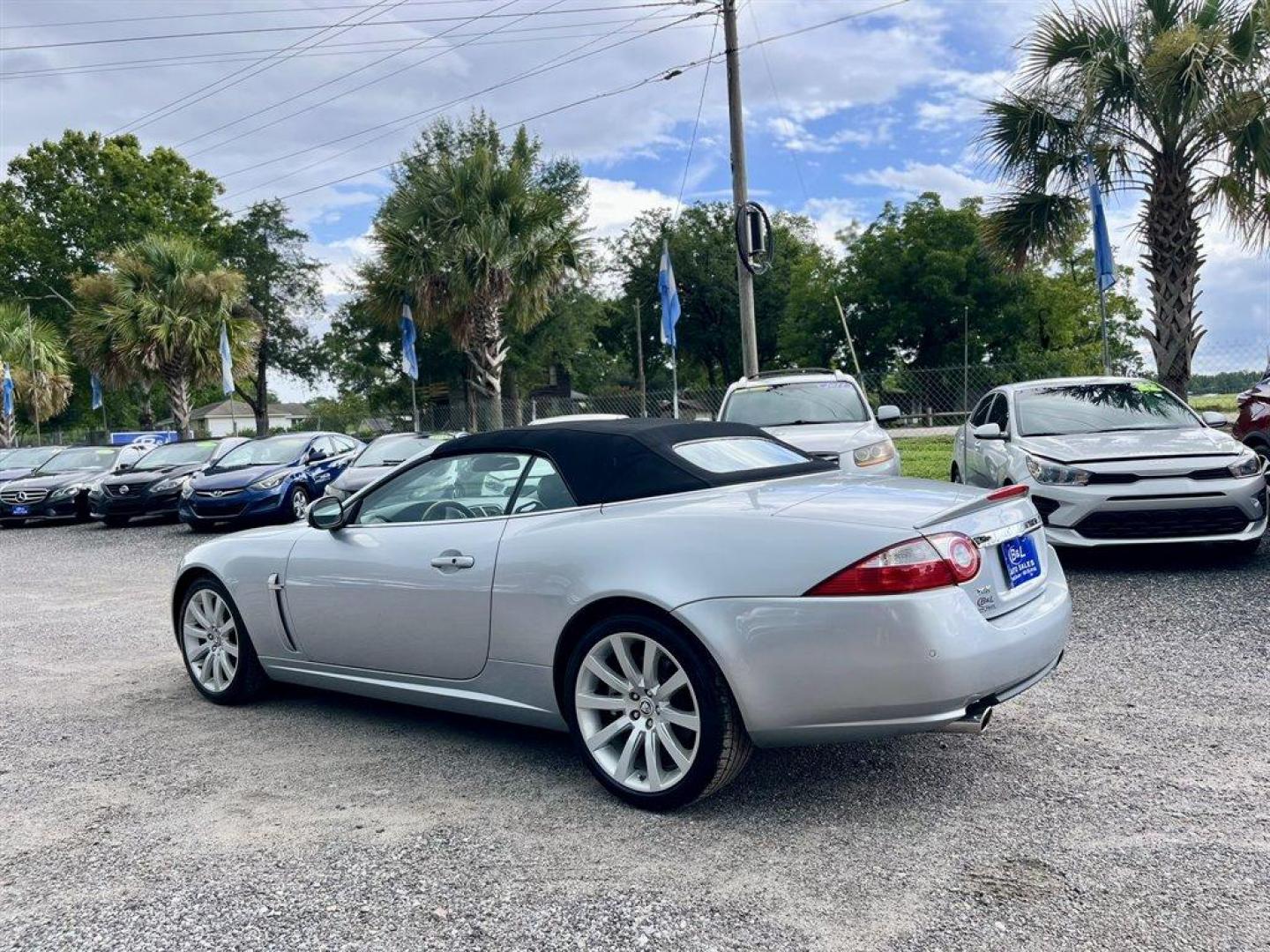 2007 Silver /Black Jaguar XK (SAJDA44B875) with an 4.2l V8 EFI Dohc 4.2l engine, Automatic transmission, located at 745 East Steele Rd., West Columbia, SC, 29170, (803) 755-9148, 33.927212, -81.148483 - Special Internet Price! 2007 Jaguar XK Base with Backup camera, Cruise control, Navigation, Powered front seats, Leather interior, Powered windows, Powered door locks, Plus more! - Photo#1