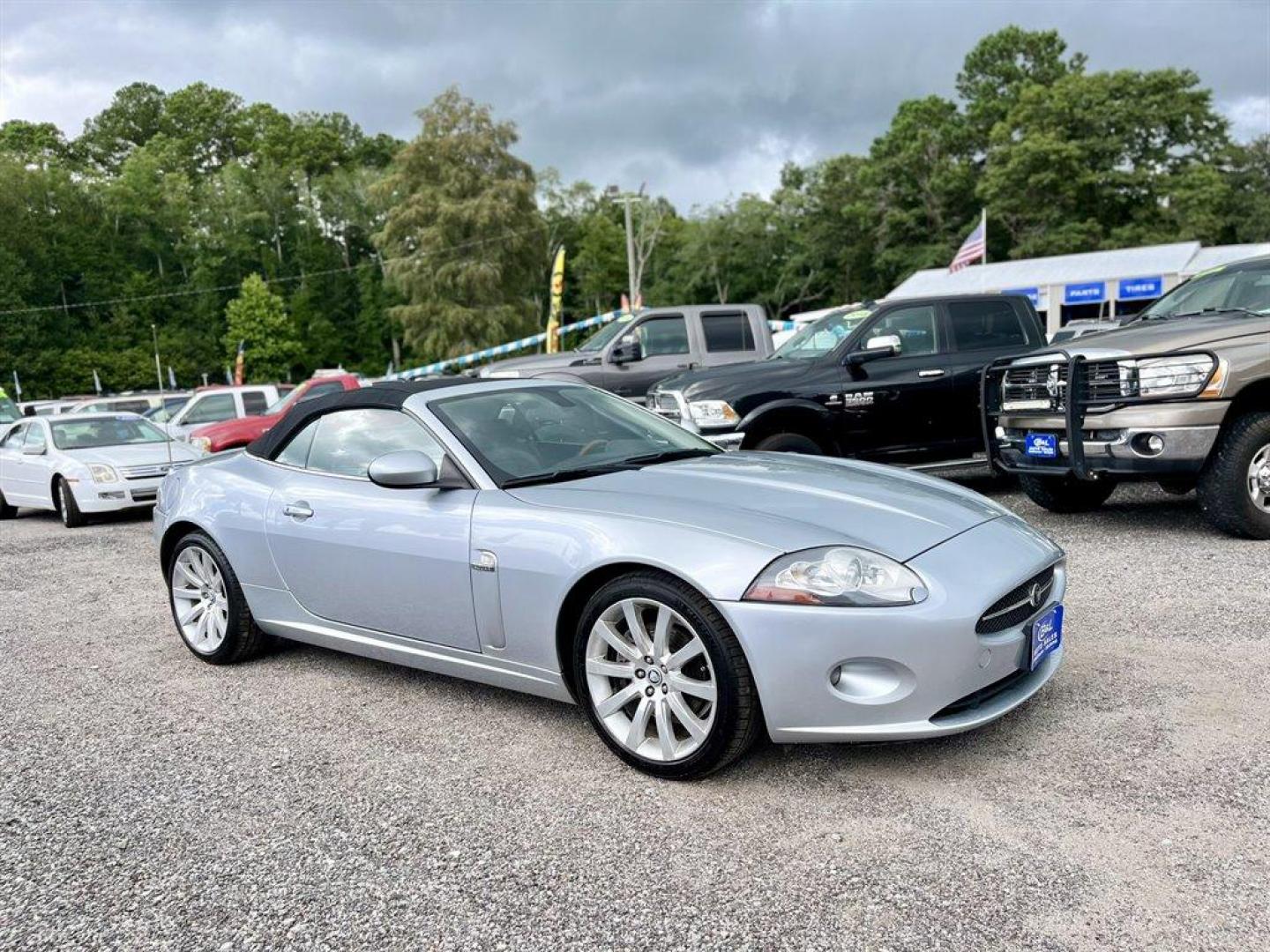 2007 Silver /Black Jaguar XK (SAJDA44B875) with an 4.2l V8 EFI Dohc 4.2l engine, Automatic transmission, located at 745 East Steele Rd., West Columbia, SC, 29170, (803) 755-9148, 33.927212, -81.148483 - Special Internet Price! 2007 Jaguar XK Base with Backup camera, Cruise control, Navigation, Powered front seats, Leather interior, Powered windows, Powered door locks, Plus more! - Photo#3