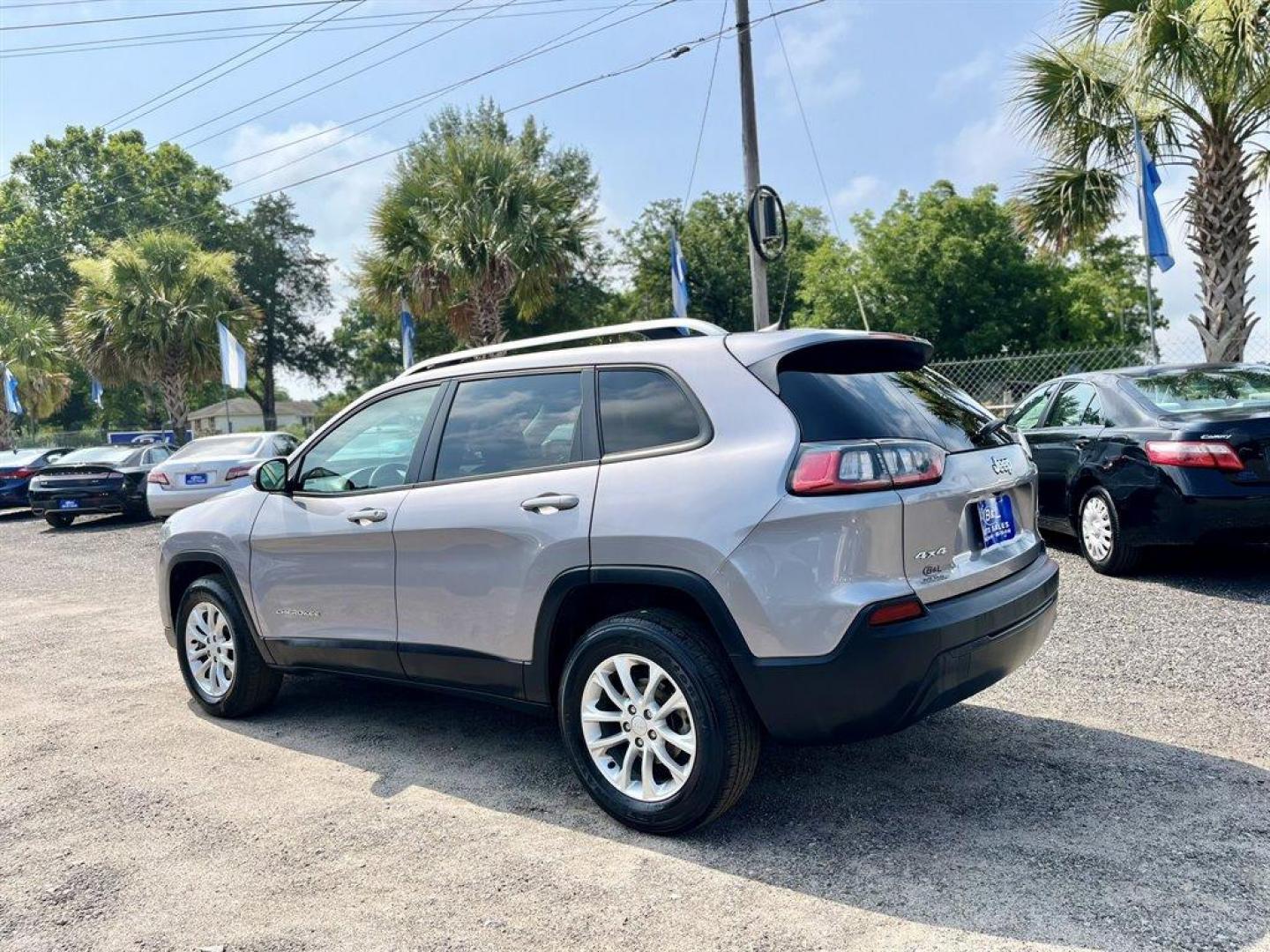 2020 Silver /Black Jeep Cherokee (1C4PJMCB2LD) with an 2.4l I-4 MPI Sohc 2.4l engine, Automatic transmission, located at 745 East Steele Rd., West Columbia, SC, 29170, (803) 755-9148, 33.927212, -81.148483 - Special Internet Price! 2020 Jeep Cherokee Latitude with AM/FM radio, SiriusXM radio, Backup camera, Cruise control, 4X4, Cloth interior, Powered windows, Powered door locks, Plus more! - Photo#1