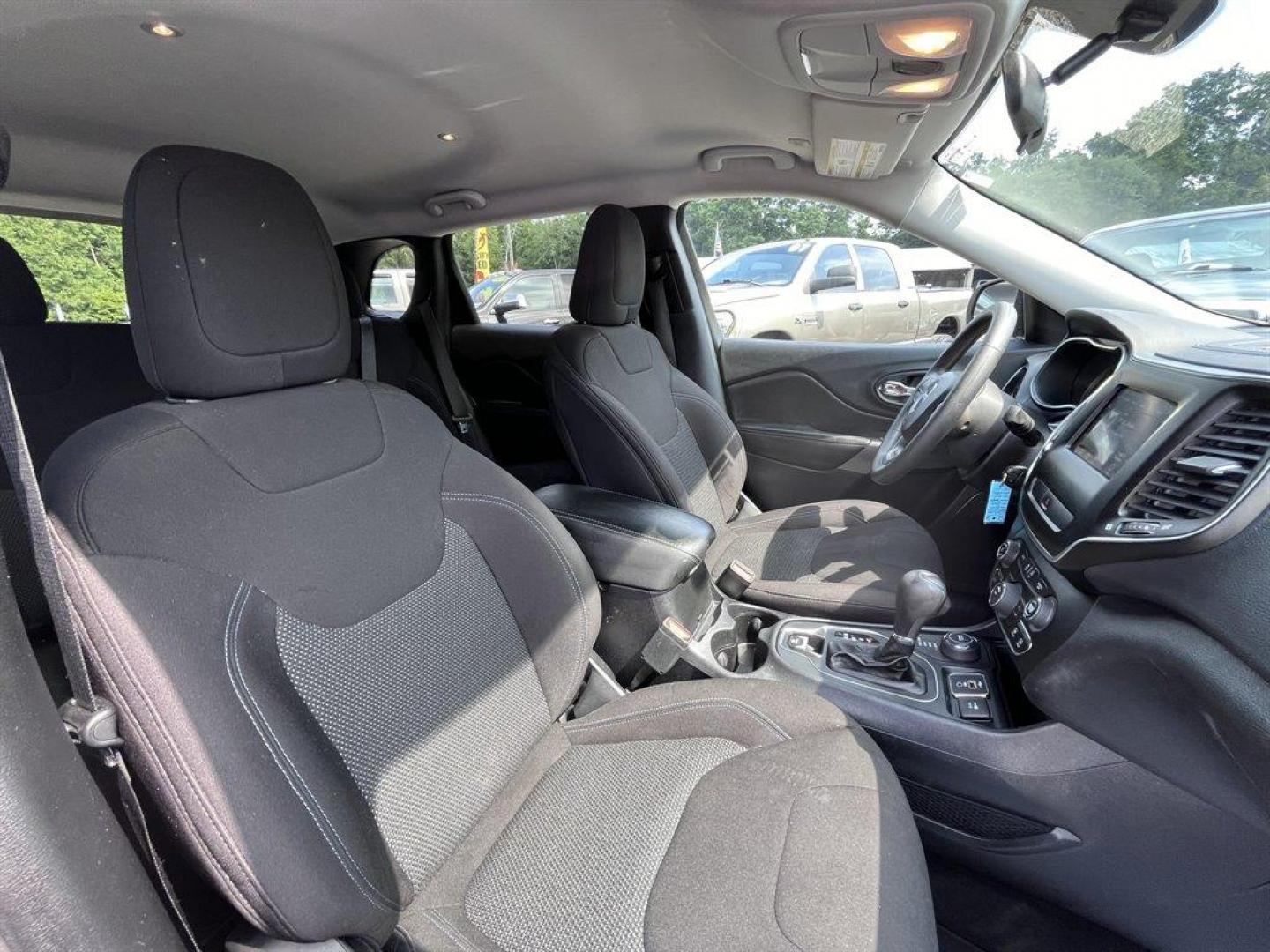 2020 Silver /Black Jeep Cherokee (1C4PJMCB2LD) with an 2.4l I-4 MPI Sohc 2.4l engine, Automatic transmission, located at 745 East Steele Rd., West Columbia, SC, 29170, (803) 755-9148, 33.927212, -81.148483 - Special Internet Price! 2020 Jeep Cherokee Latitude with AM/FM radio, SiriusXM radio, Backup camera, Cruise control, 4X4, Cloth interior, Powered windows, Powered door locks, Plus more! - Photo#26