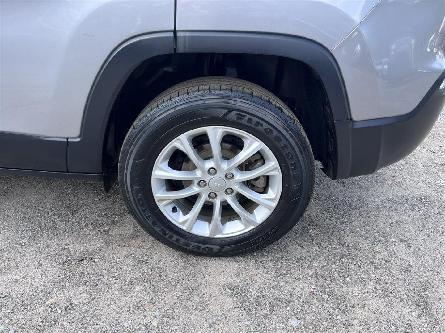 2020 Silver /Black Jeep Cherokee (1C4PJMCB2LD) with an 2.4l I-4 MPI Sohc 2.4l engine, Automatic transmission, located at 745 East Steele Rd., West Columbia, SC, 29170, (803) 755-9148, 33.927212, -81.148483 - Special Internet Price! 2020 Jeep Cherokee Latitude with AM/FM radio, SiriusXM radio, Backup camera, Cruise control, 4X4, Cloth interior, Powered windows, Powered door locks, Plus more! - Photo#34