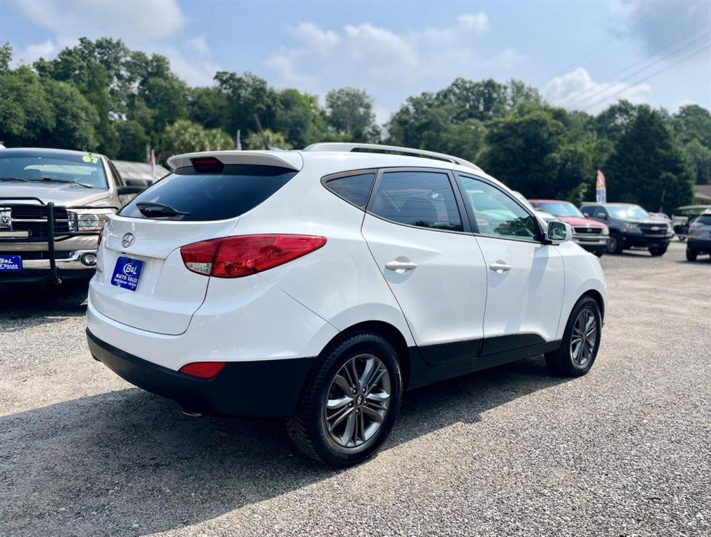 2015 White /Tan Hyundai Tucson (KM8JU3AG7FU) with an 2.4l I-4 DI Dohc 2.4l engine, Automatic transmission, located at 745 East Steele Rd., West Columbia, SC, 29170, (803) 755-9148, 33.927212, -81.148483 - Special Internet Price! 2015 Hyundai Tucson - Photo#2