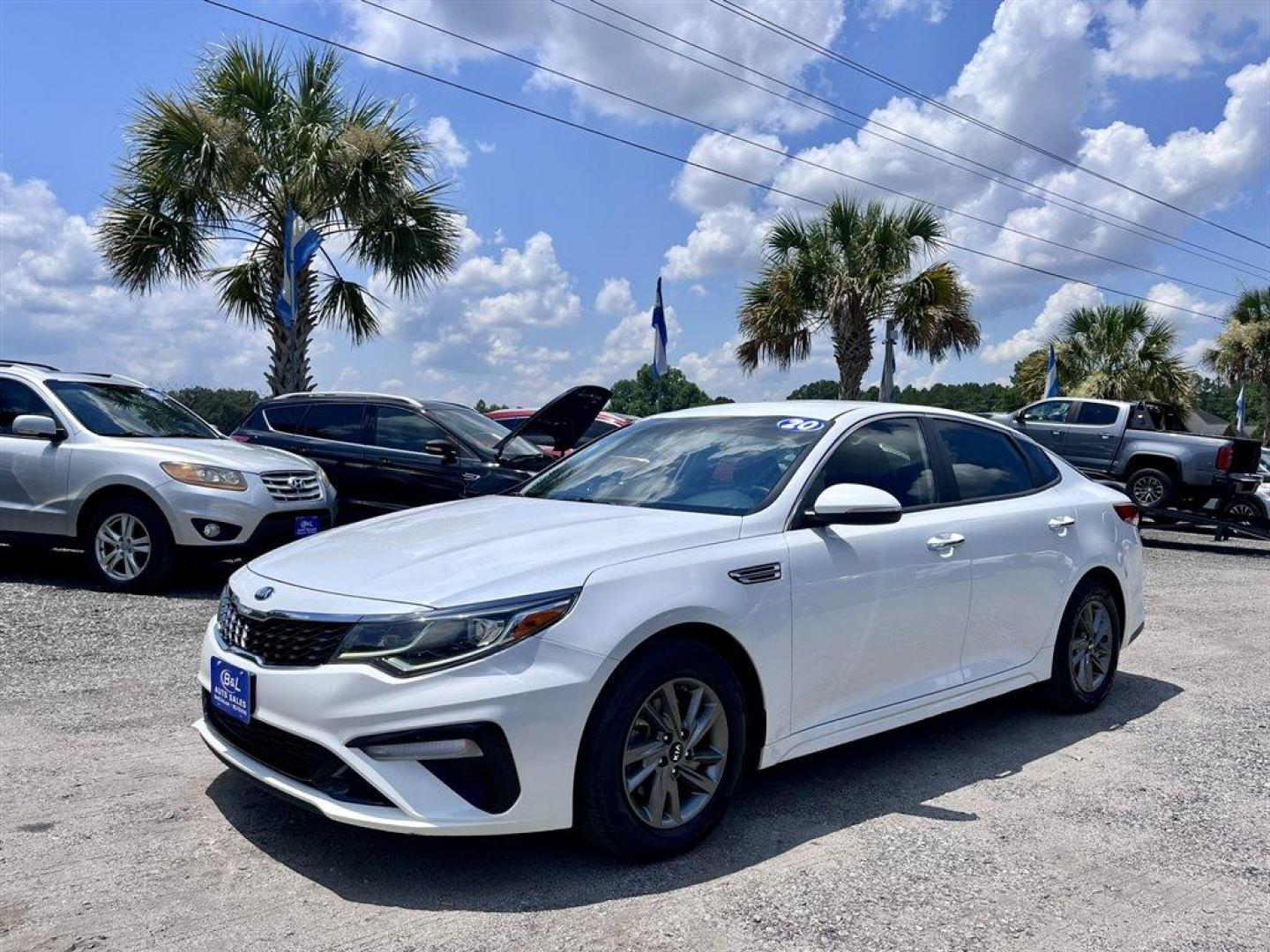 2020 White /Black Kia Optima (5XXGT4L38LG) with an 2.4l I-4 DI Dohc 2.4l engine, Automatic transmission, located at 745 East Steele Rd., West Columbia, SC, 29170, (803) 755-9148, 33.927212, -81.148483 - Special Internet Price! 2020 Kia Optima - Photo#0