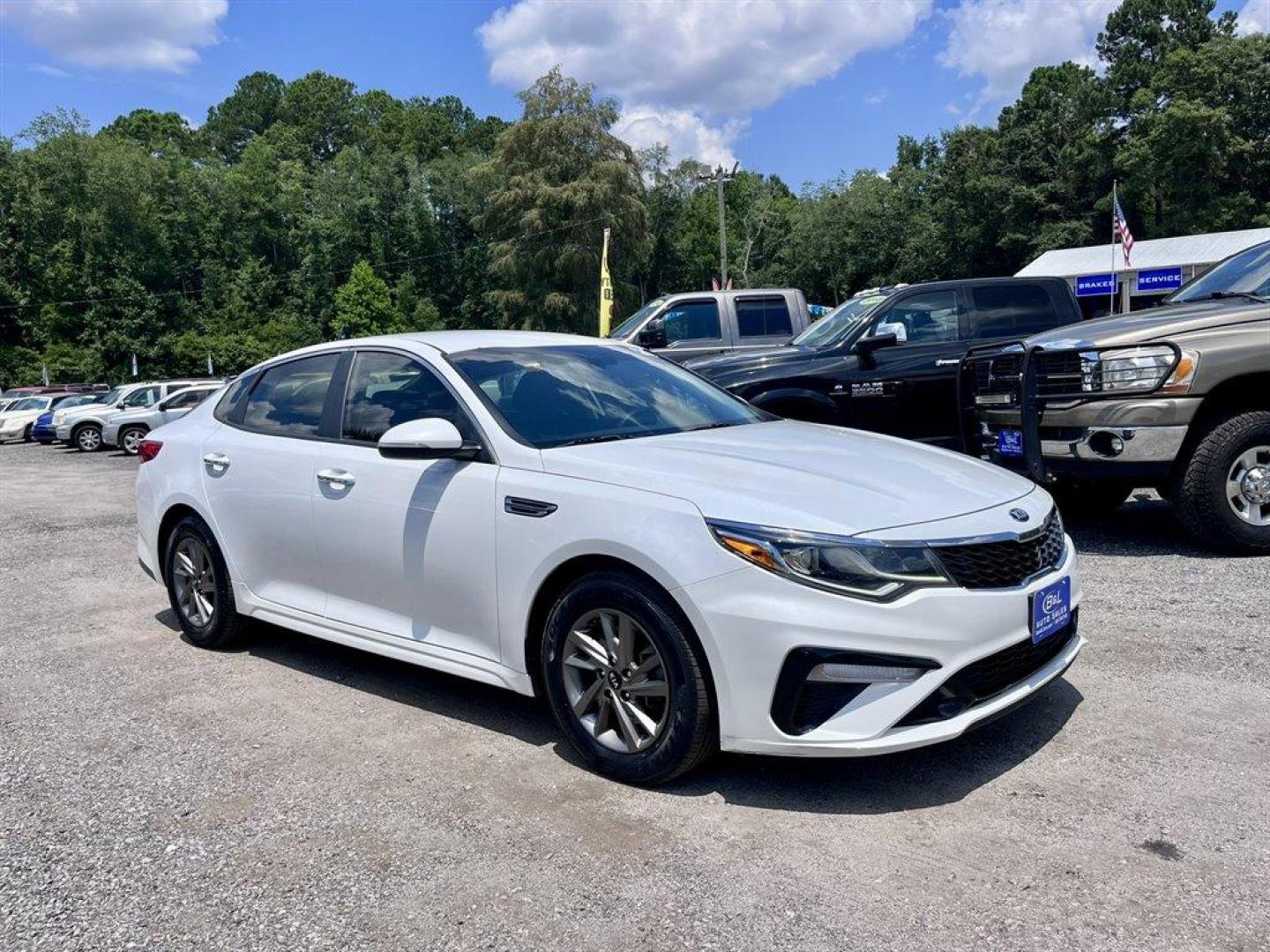 2020 White /Black Kia Optima (5XXGT4L38LG) with an 2.4l I-4 DI Dohc 2.4l engine, Automatic transmission, located at 745 East Steele Rd., West Columbia, SC, 29170, (803) 755-9148, 33.927212, -81.148483 - Special Internet Price! 2020 Kia Optima - Photo#3