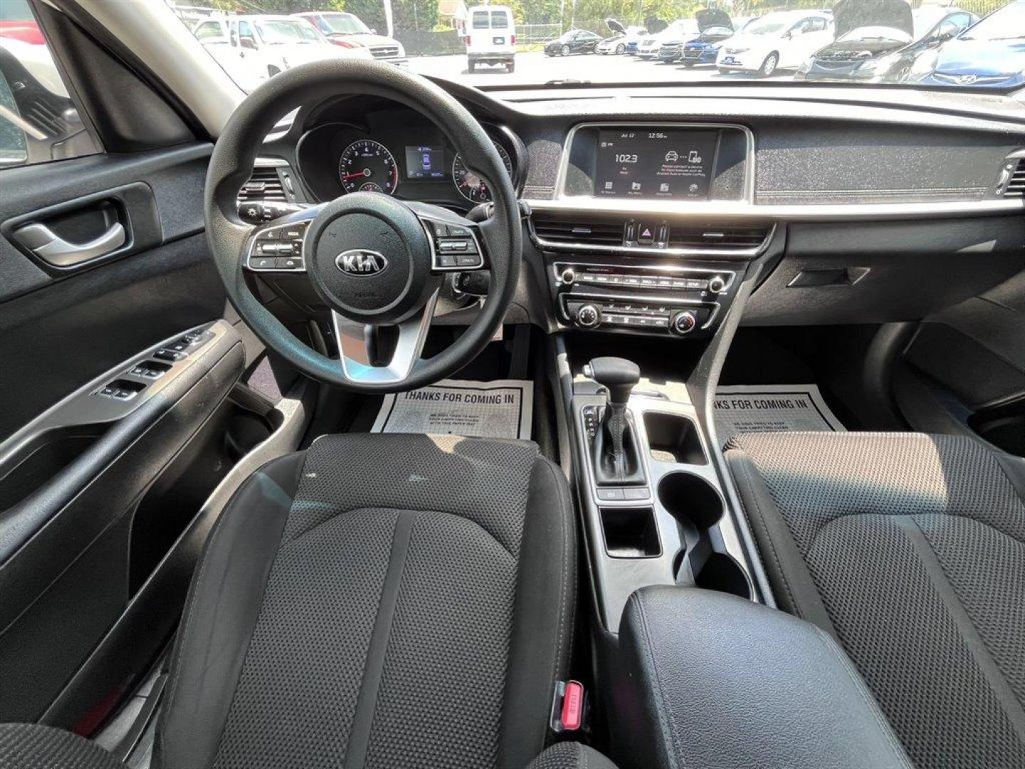 2020 White /Black Kia Optima (5XXGT4L38LG) with an 2.4l I-4 DI Dohc 2.4l engine, Automatic transmission, located at 745 East Steele Rd., West Columbia, SC, 29170, (803) 755-9148, 33.927212, -81.148483 - Special Internet Price! 2020 Kia Optima - Photo#4