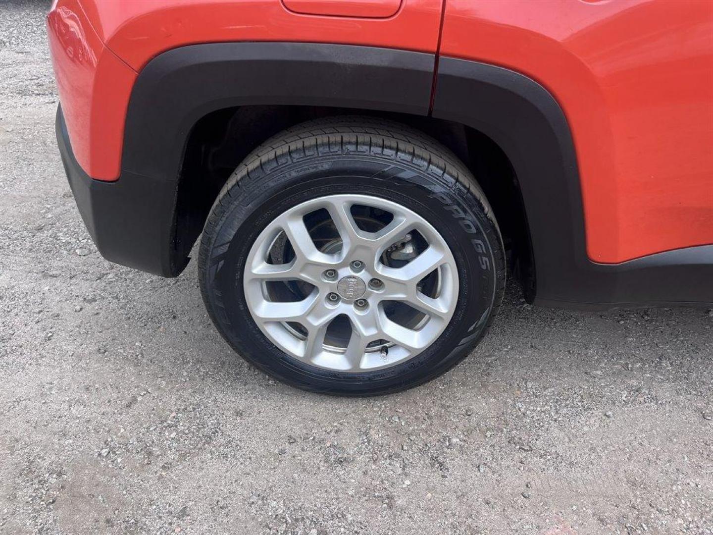 2015 Orange /Grey Jeep Renegade (ZACCJABT0FP) with an 2.4l I-4 Smpi Dohc 2.4l engine, Automatic transmission, located at 745 East Steele Rd., West Columbia, SC, 29170, (803) 755-9148, 33.927212, -81.148483 - Special Internet Price! 2015 Jeep Renegade Latitude with AM/FM radio, Backup camera, Cruise control, Automatic air conditioning, Push to start, Keyless entry, Cloth interior, Powered windows, Powered door locks, Plus more! - Photo#30