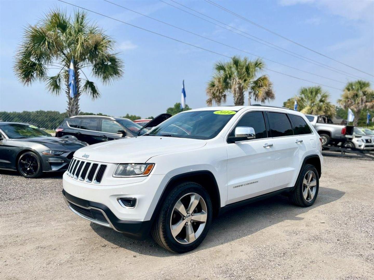 2014 White /Black Jeep Grand Cherokee (1C4RJEBMXEC) with an 3.0l V6 DI Dohc Tdsl 3.0l engine, Automatic transmission, located at 745 East Steele Rd., West Columbia, SC, 29170, (803) 755-9148, 33.927212, -81.148483 - Special Internet Price! 2014 Jeep Grand Cherokee Limited with AM/FM radio, Backup camera, Cruise control, Sunroof, Black leather seats, Powered front seats, Heated seats, Powered windows, Powered door locks, Plus more! - Photo#0