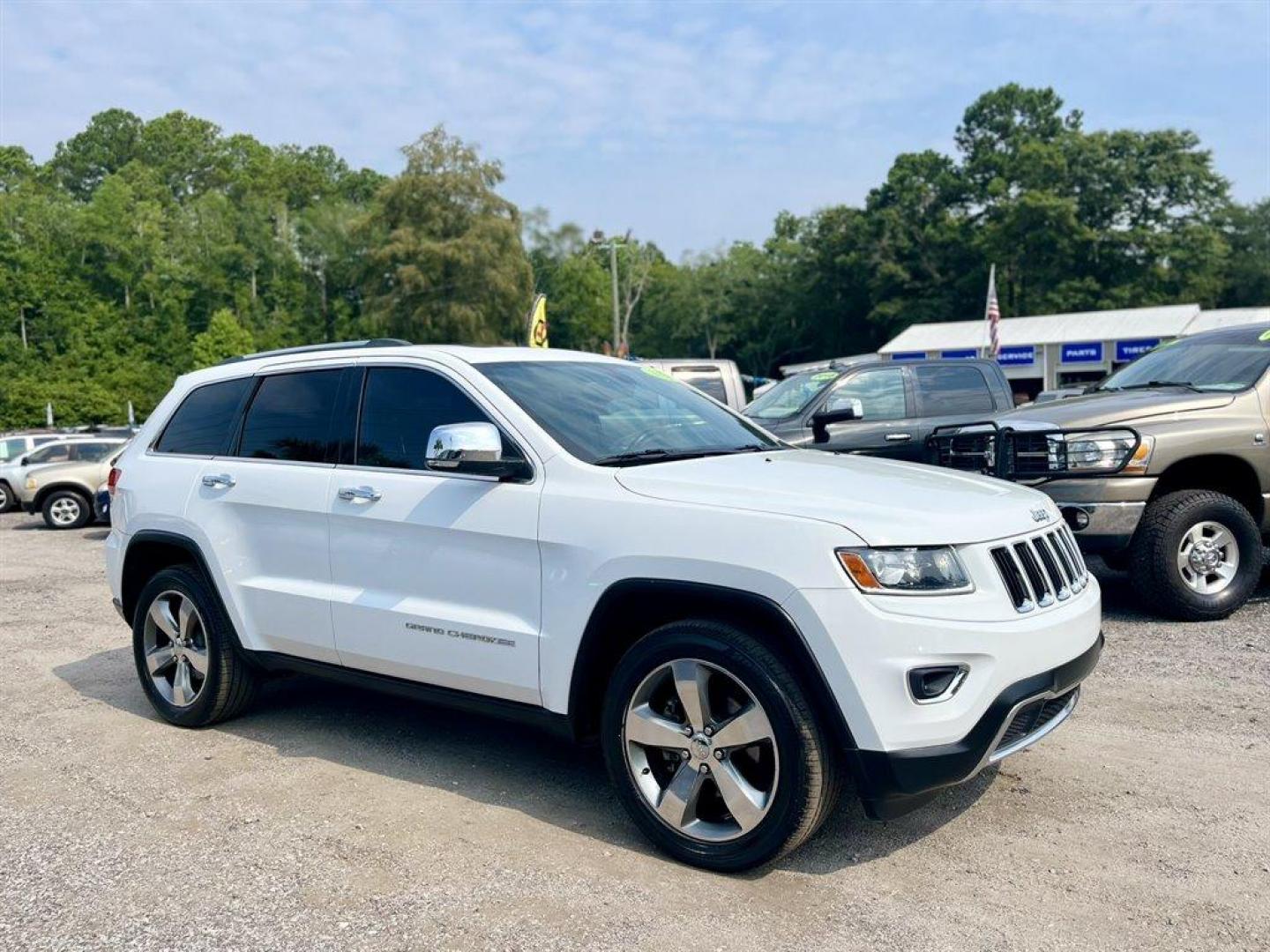 2014 White /Black Jeep Grand Cherokee (1C4RJEBMXEC) with an 3.0l V6 DI Dohc Tdsl 3.0l engine, Automatic transmission, located at 745 East Steele Rd., West Columbia, SC, 29170, (803) 755-9148, 33.927212, -81.148483 - Special Internet Price! 2014 Jeep Grand Cherokee Limited with AM/FM radio, Backup camera, Cruise control, Sunroof, Black leather seats, Powered front seats, Heated seats, Powered windows, Powered door locks, Plus more! - Photo#3