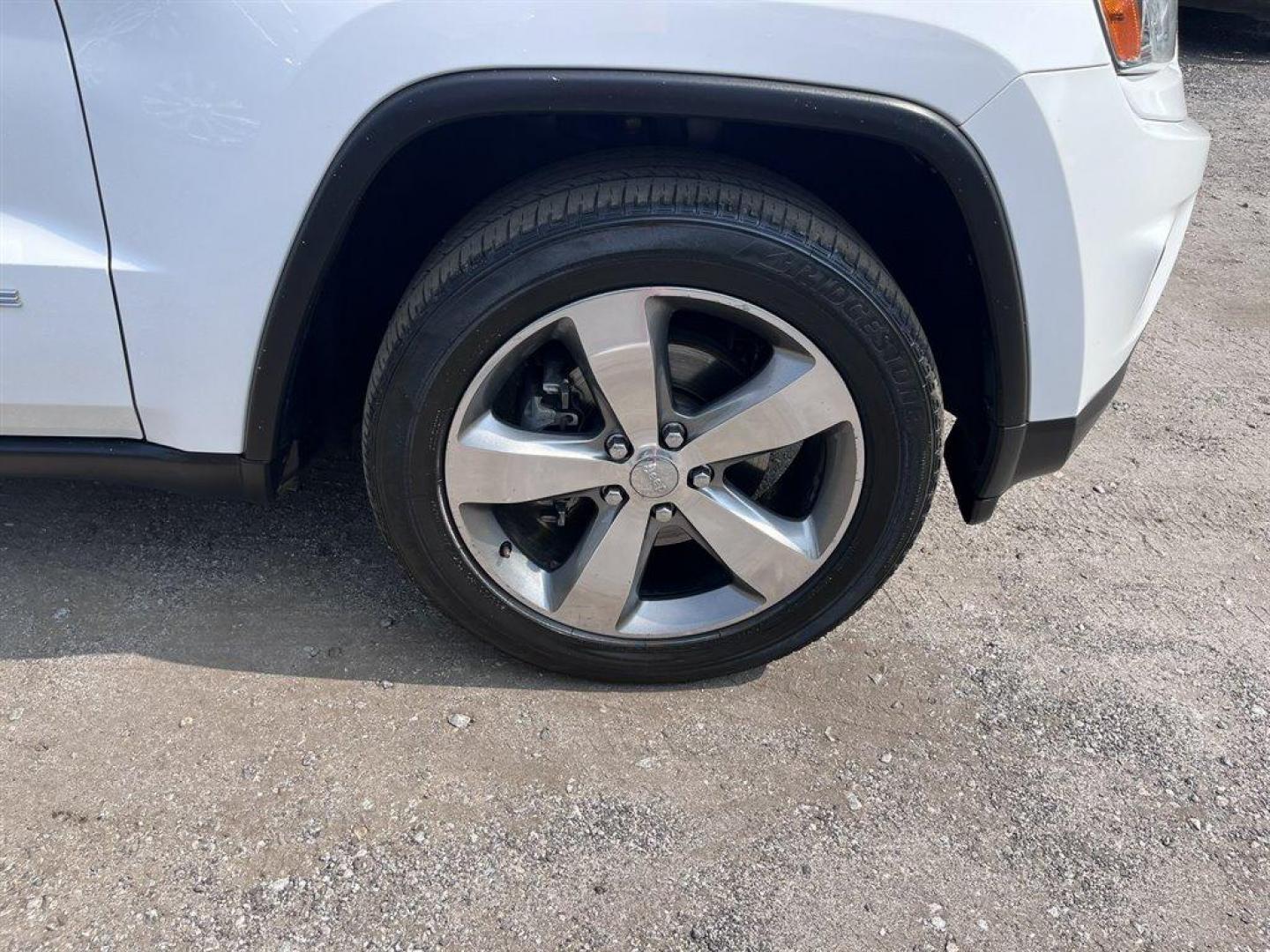 2014 White /Black Jeep Grand Cherokee (1C4RJEBMXEC) with an 3.0l V6 DI Dohc Tdsl 3.0l engine, Automatic transmission, located at 745 East Steele Rd., West Columbia, SC, 29170, (803) 755-9148, 33.927212, -81.148483 - Special Internet Price! 2014 Jeep Grand Cherokee Limited with AM/FM radio, Backup camera, Cruise control, Sunroof, Black leather seats, Powered front seats, Heated seats, Powered windows, Powered door locks, Plus more! - Photo#39