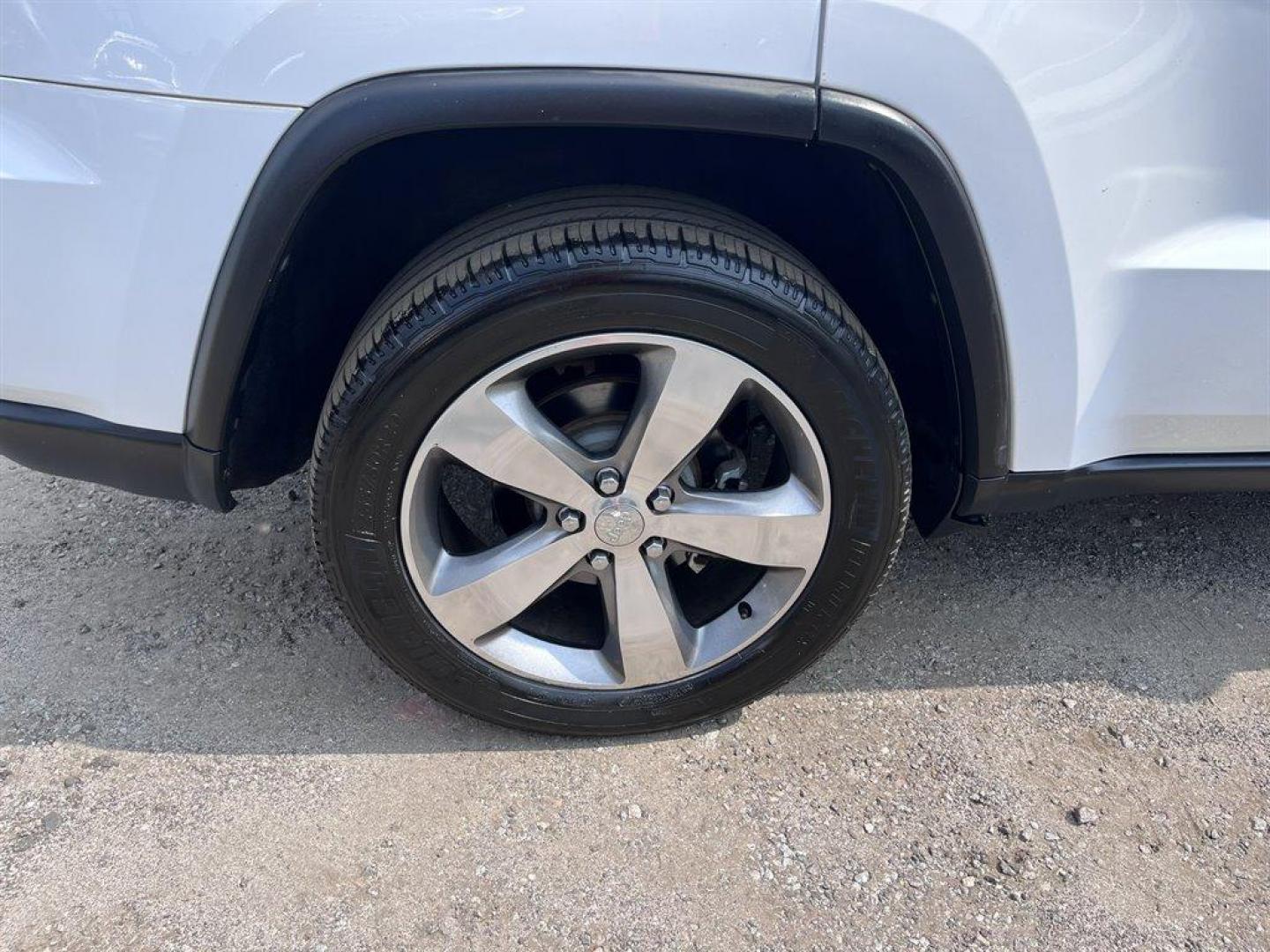 2014 White /Black Jeep Grand Cherokee (1C4RJEBMXEC) with an 3.0l V6 DI Dohc Tdsl 3.0l engine, Automatic transmission, located at 745 East Steele Rd., West Columbia, SC, 29170, (803) 755-9148, 33.927212, -81.148483 - Special Internet Price! 2014 Jeep Grand Cherokee Limited with AM/FM radio, Backup camera, Cruise control, Sunroof, Black leather seats, Powered front seats, Heated seats, Powered windows, Powered door locks, Plus more! - Photo#40