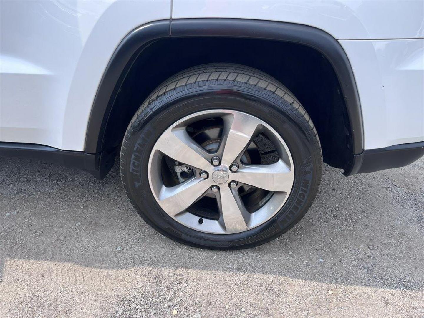 2014 White /Black Jeep Grand Cherokee (1C4RJEBMXEC) with an 3.0l V6 DI Dohc Tdsl 3.0l engine, Automatic transmission, located at 745 East Steele Rd., West Columbia, SC, 29170, (803) 755-9148, 33.927212, -81.148483 - Special Internet Price! 2014 Jeep Grand Cherokee Limited with AM/FM radio, Backup camera, Cruise control, Sunroof, Black leather seats, Powered front seats, Heated seats, Powered windows, Powered door locks, Plus more! - Photo#41