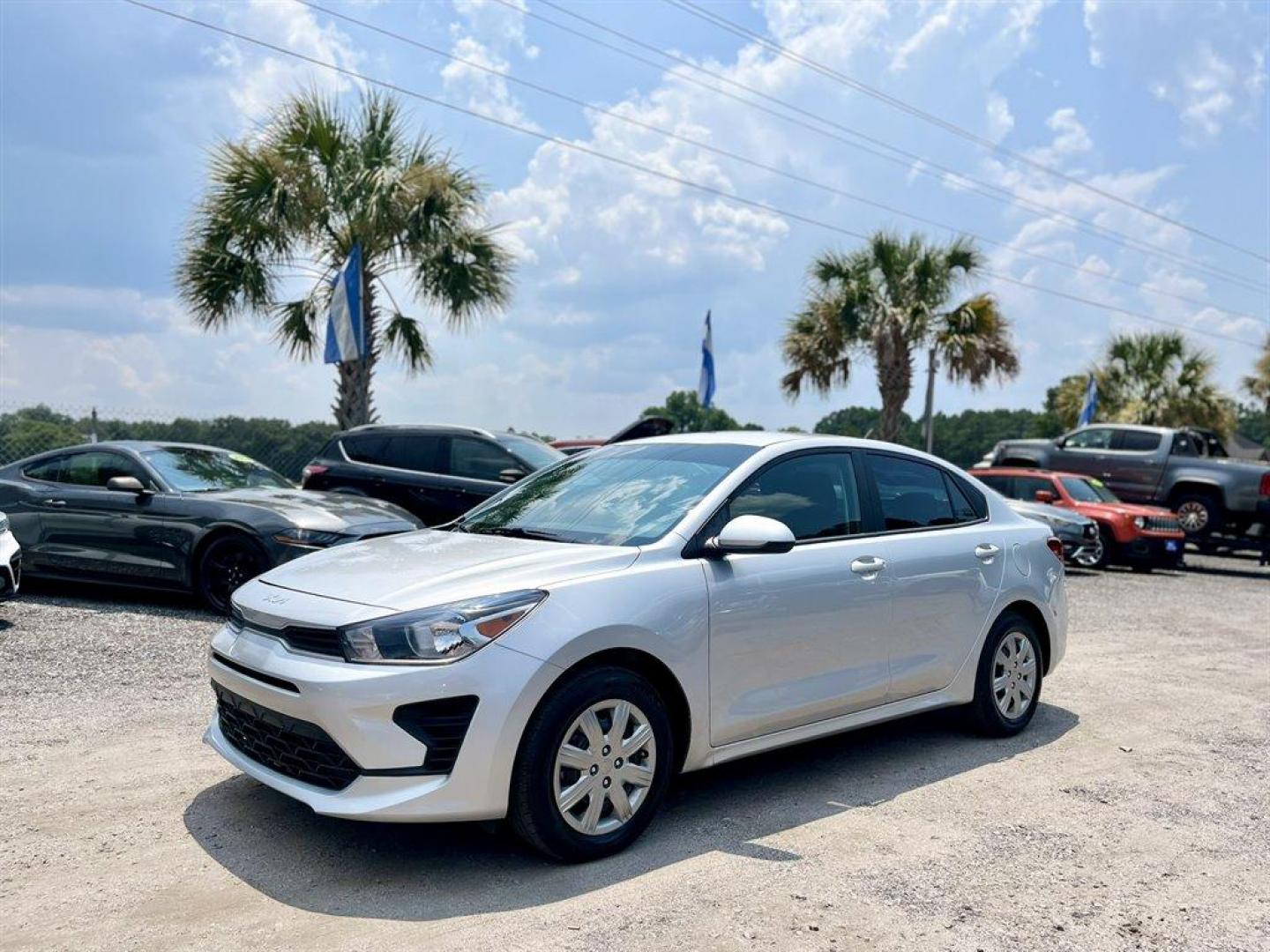 2022 Silver /Black Kia Rio (3KPA24ADXNE) with an 1.6l I-4 DI Dohc Cvvt 1.6 engine, Automatic transmission, located at 745 East Steele Rd., West Columbia, SC, 29170, (803) 755-9148, 33.927212, -81.148483 - Special Internet Price! 2022 Kia Rio with Bluetooth, AM/FM radio, Cruise control, Backup camera, Manual air conditioning, Cloth interior, Powered windows, Powered door locks, Plus more! - Photo#0