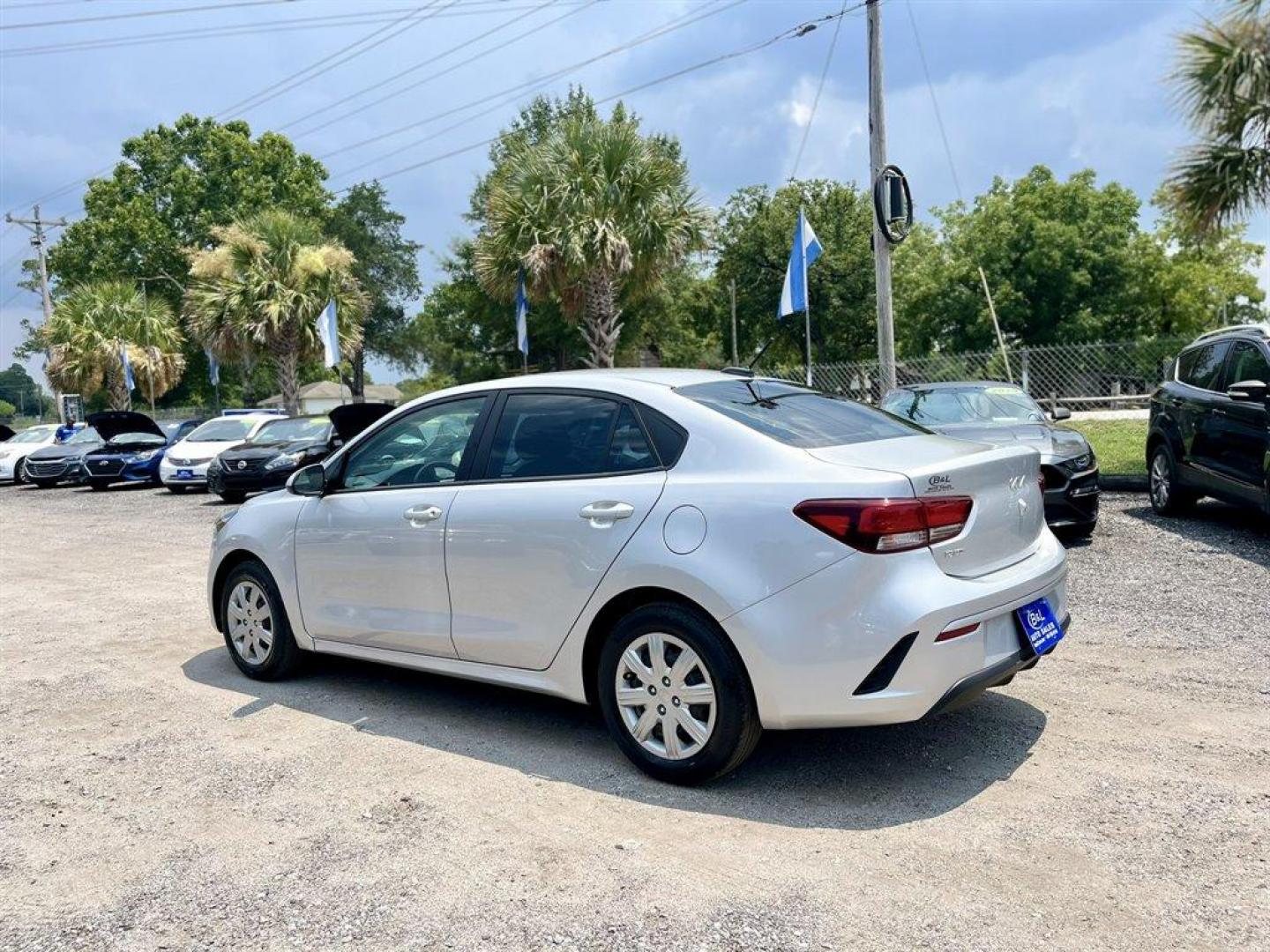 2022 Silver /Black Kia Rio (3KPA24ADXNE) with an 1.6l I-4 DI Dohc Cvvt 1.6 engine, Automatic transmission, located at 745 East Steele Rd., West Columbia, SC, 29170, (803) 755-9148, 33.927212, -81.148483 - Special Internet Price! 2022 Kia Rio with Bluetooth, AM/FM radio, Cruise control, Backup camera, Manual air conditioning, Cloth interior, Powered windows, Powered door locks, Plus more! - Photo#1