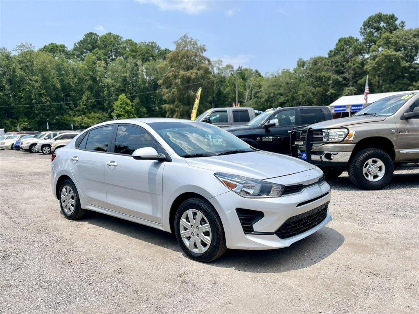 2022 Silver /Black Kia Rio (3KPA24ADXNE) with an 1.6l I-4 DI Dohc Cvvt 1.6 engine, Automatic transmission, located at 745 East Steele Rd., West Columbia, SC, 29170, (803) 755-9148, 33.927212, -81.148483 - Special Internet Price! 2022 Kia Rio with Bluetooth, AM/FM radio, Cruise control, Backup camera, Manual air conditioning, Cloth interior, Powered windows, Powered door locks, Plus more! - Photo#3