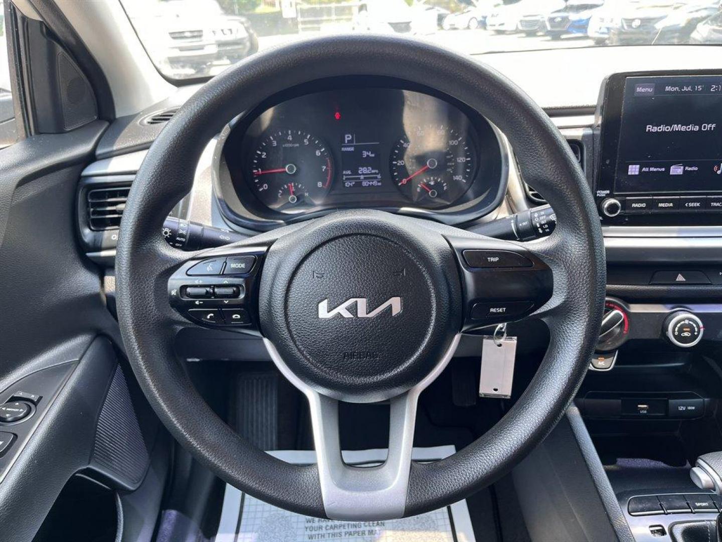 2022 Silver /Black Kia Rio (3KPA24ADXNE) with an 1.6l I-4 DI Dohc Cvvt 1.6 engine, Automatic transmission, located at 745 East Steele Rd., West Columbia, SC, 29170, (803) 755-9148, 33.927212, -81.148483 - Special Internet Price! 2022 Kia Rio with Bluetooth, AM/FM radio, Cruise control, Backup camera, Manual air conditioning, Cloth interior, Powered windows, Powered door locks, Plus more! - Photo#5