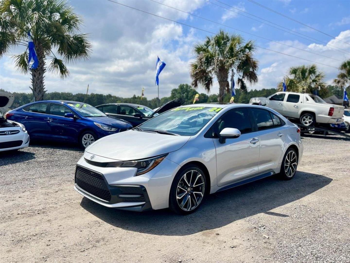 2021 Silver /Black Toyota Corolla (5YFP4MCE1MP) with an 2.0l I-4 DI Dohc 2.0l engine, Automatic transmission, located at 745 East Steele Rd., West Columbia, SC, 29170, (803) 755-9148, 33.927212, -81.148483 - Special Internet Price! 2021 Toyota Corolla with AM/FM radio, Auto air condition, Cruise control, Sunroof, Backup camera, Cloth interior, Push to start, Keyless entry, Powered windows, Powered door locks, Plus more! - Photo#0