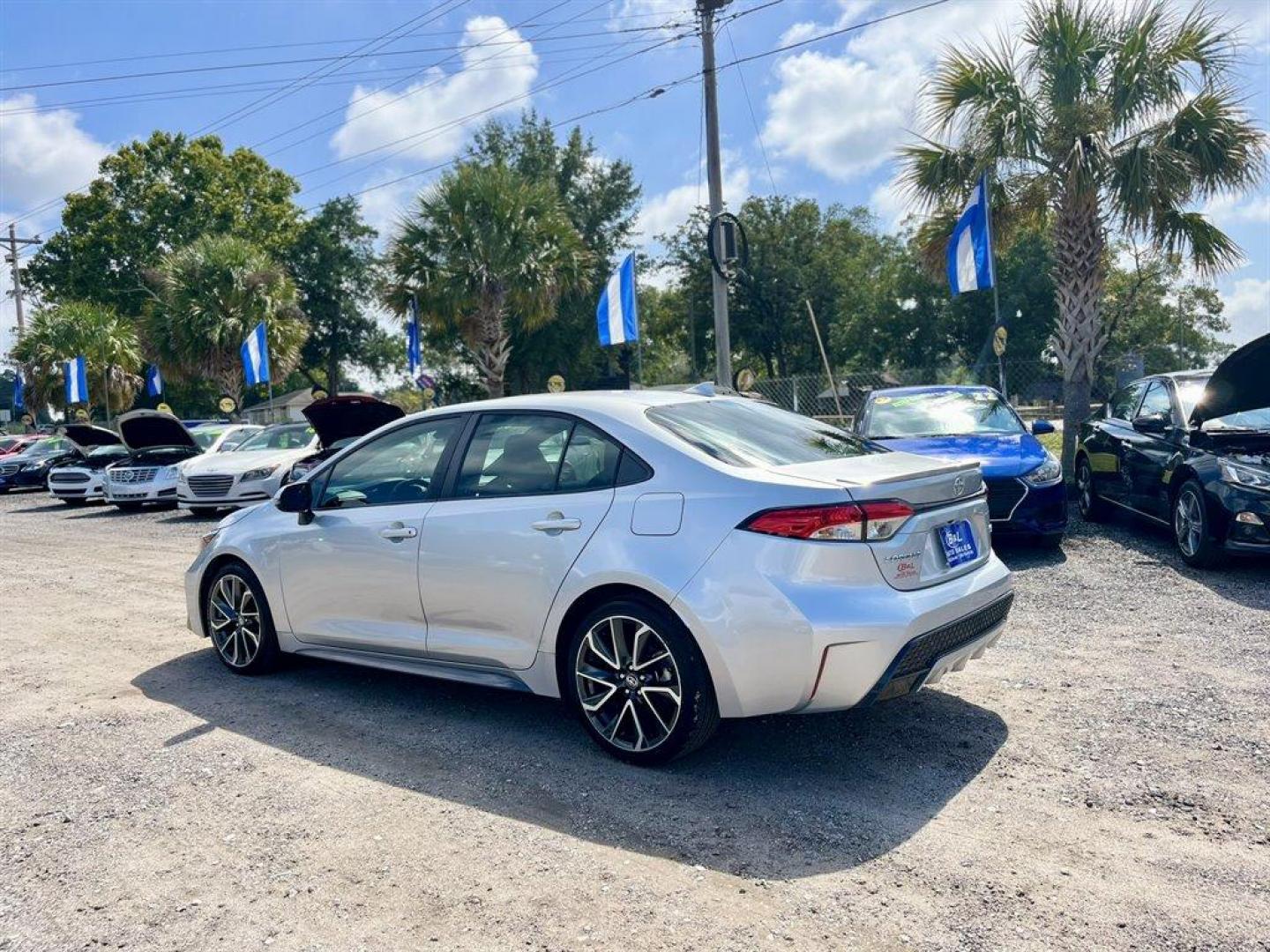 2021 Silver /Black Toyota Corolla (5YFP4MCE1MP) with an 2.0l I-4 DI Dohc 2.0l engine, Automatic transmission, located at 745 East Steele Rd., West Columbia, SC, 29170, (803) 755-9148, 33.927212, -81.148483 - Special Internet Price! 2021 Toyota Corolla with AM/FM radio, Auto air condition, Cruise control, Sunroof, Backup camera, Cloth interior, Push to start, Keyless entry, Powered windows, Powered door locks, Plus more! - Photo#2