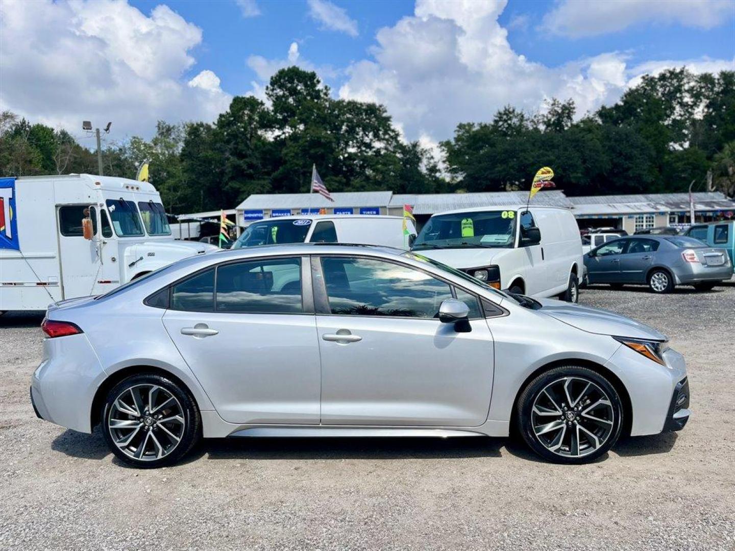 2021 Silver /Black Toyota Corolla (5YFP4MCE1MP) with an 2.0l I-4 DI Dohc 2.0l engine, Automatic transmission, located at 745 East Steele Rd., West Columbia, SC, 29170, (803) 755-9148, 33.927212, -81.148483 - Special Internet Price! 2021 Toyota Corolla with AM/FM radio, Auto air condition, Cruise control, Sunroof, Backup camera, Cloth interior, Push to start, Keyless entry, Powered windows, Powered door locks, Plus more! - Photo#4