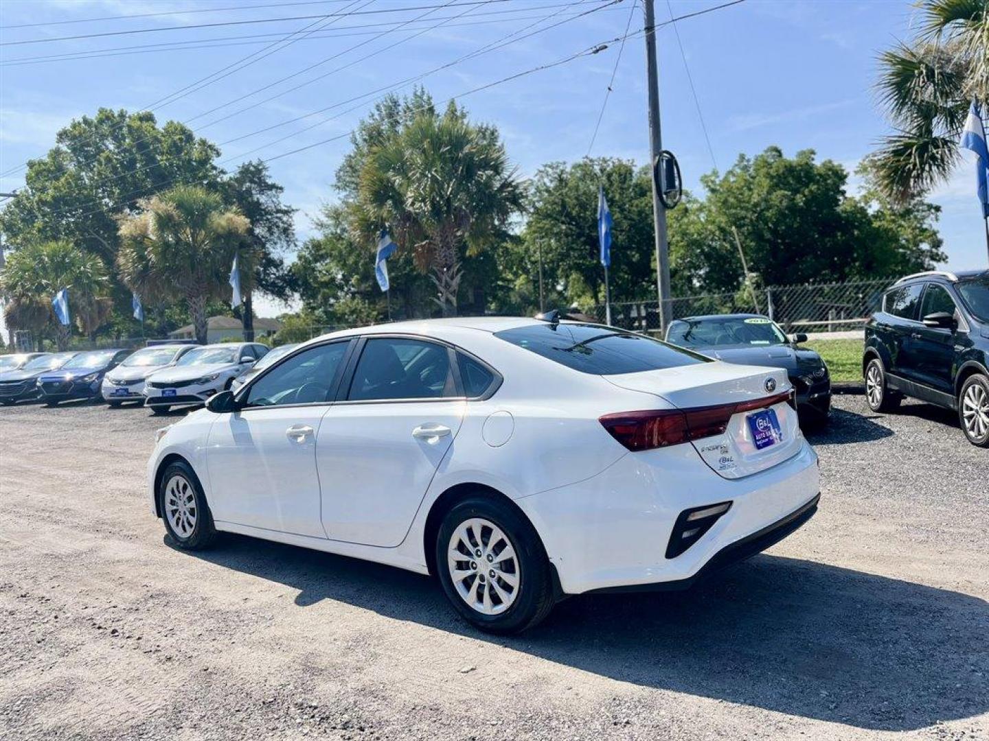 2021 White /Black Kia Forte (3KPF24AD7ME) with an 2.0l I-4 MPI Dohc 2.0l engine, Automatic transmission, located at 745 East Steele Rd., West Columbia, SC, 29170, (803) 755-9148, 33.927212, -81.148483 - Special Internet Price! 2021 Kia Forte FE with Bluetooth, AM/FM radio, Backup camera, Keyless entry, Manual air conditioning, Black cloth interior, Powered windows, Powered door locks, Plus more! - Photo#1