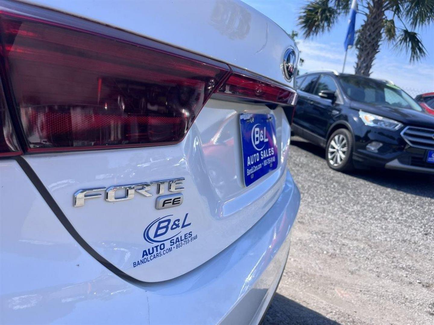 2021 White /Black Kia Forte (3KPF24AD7ME) with an 2.0l I-4 MPI Dohc 2.0l engine, Automatic transmission, located at 745 East Steele Rd., West Columbia, SC, 29170, (803) 755-9148, 33.927212, -81.148483 - Special Internet Price! 2021 Kia Forte FE with Bluetooth, AM/FM radio, Backup camera, Keyless entry, Manual air conditioning, Black cloth interior, Powered windows, Powered door locks, Plus more! - Photo#26