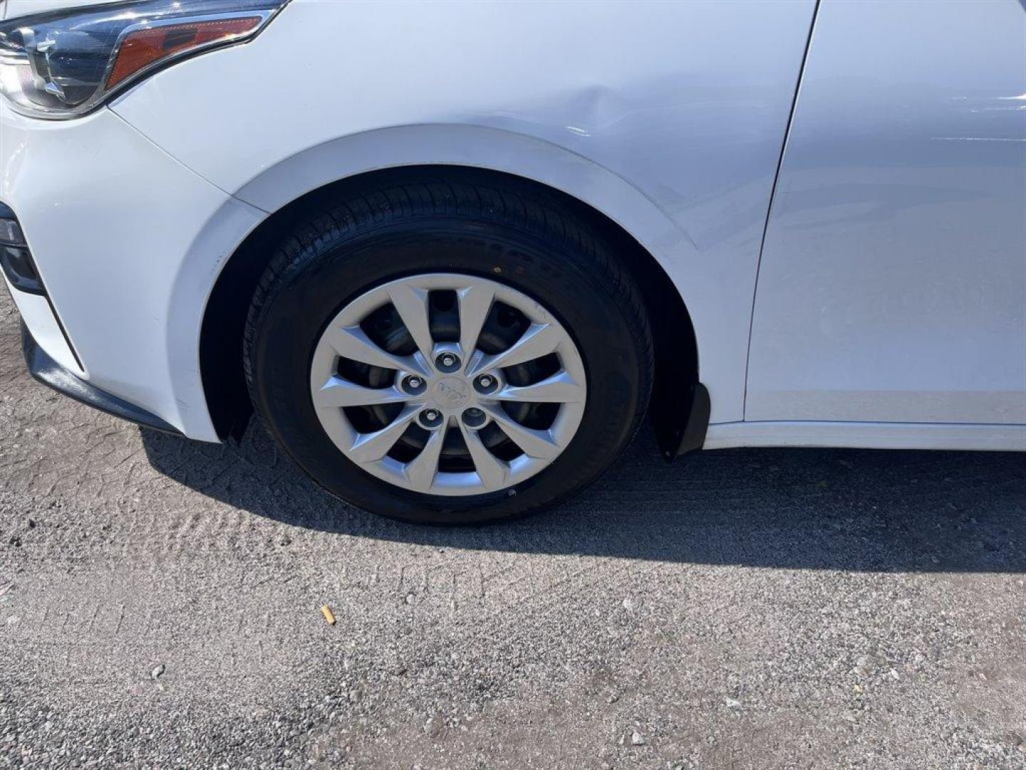 2021 White /Black Kia Forte (3KPF24AD7ME) with an 2.0l I-4 MPI Dohc 2.0l engine, Automatic transmission, located at 745 East Steele Rd., West Columbia, SC, 29170, (803) 755-9148, 33.927212, -81.148483 - Special Internet Price! 2021 Kia Forte FE with Bluetooth, AM/FM radio, Backup camera, Keyless entry, Manual air conditioning, Black cloth interior, Powered windows, Powered door locks, Plus more! - Photo#30